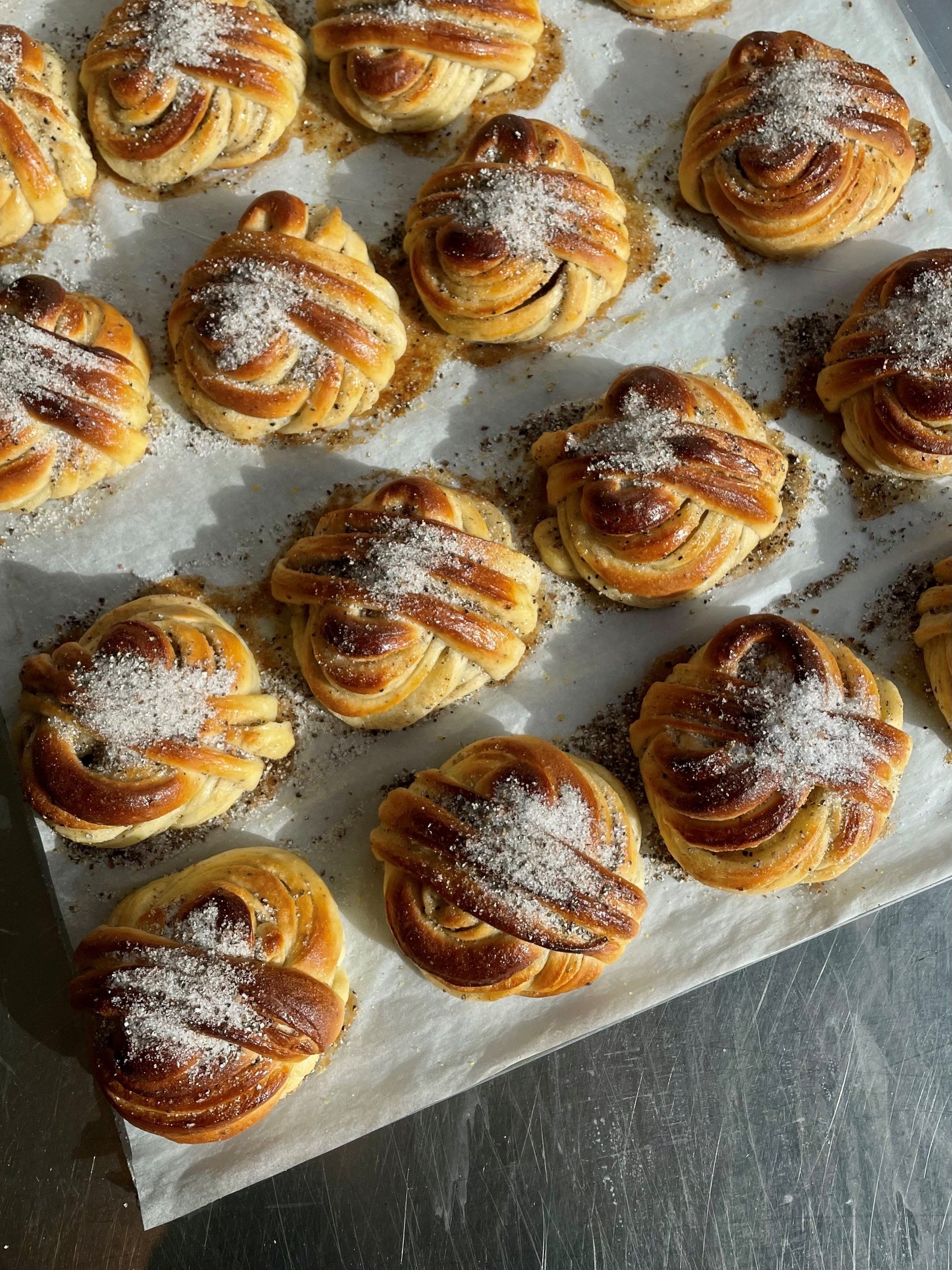 ＜ジュノ・ザ・ベーカリー＞ カルダモンロール （1個）501円