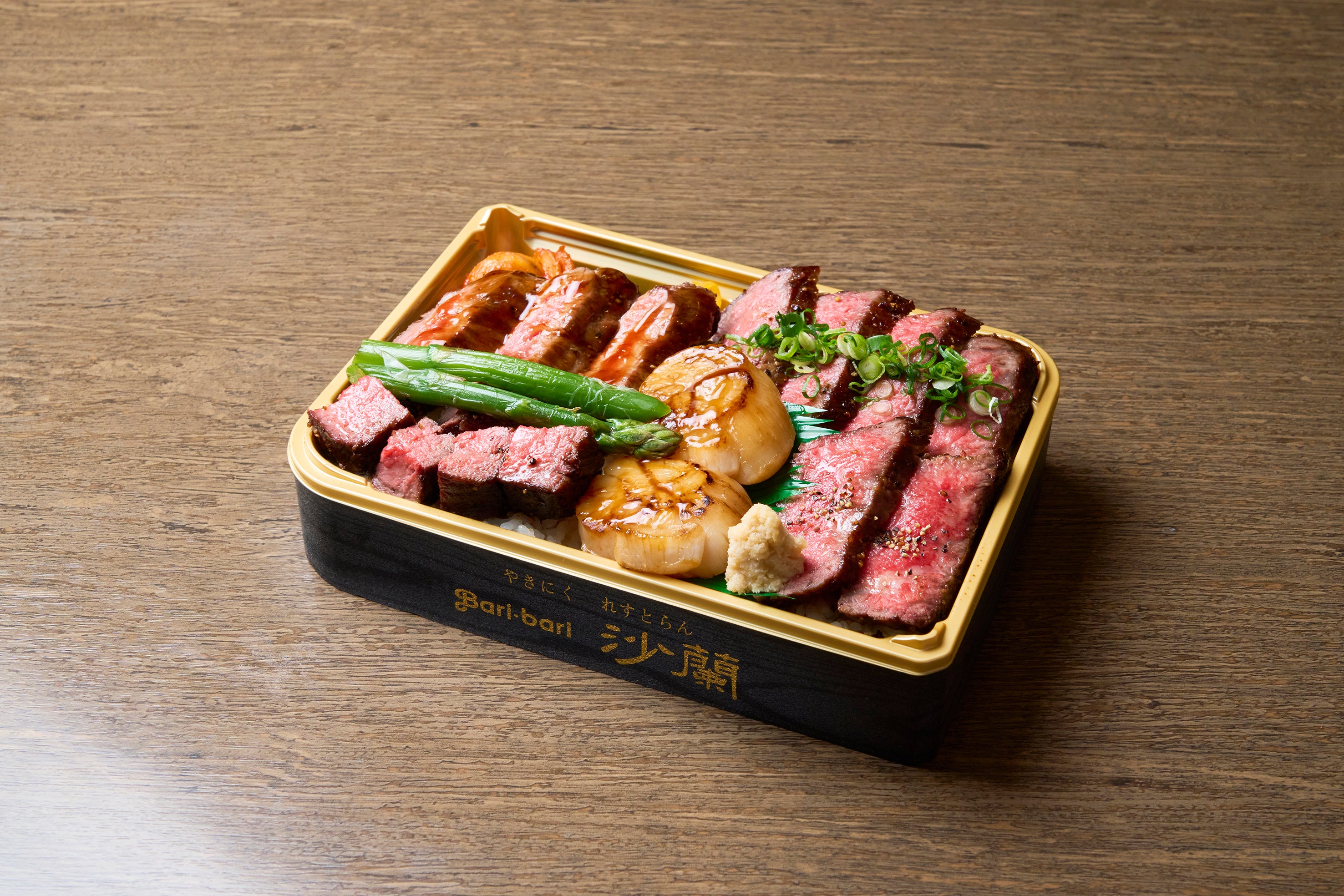 函館市＜やきにくれすとらん 沙蘭＞ 道南ブランド牛・道産牛と大玉ホタテの ステーキ弁当　2,808円　 ※各日50折限り ※11日（月）までの販売