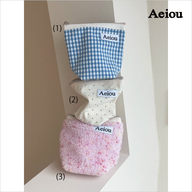 ＜AEIOU（アエイオウ）＞ ポーチ（1）2,350円（2）2,210円（3）3,600円 ※名古屋地区初登場