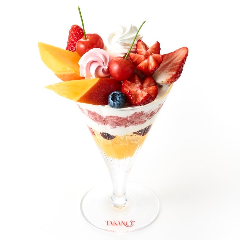 ＜タカノフルーツパーラー＞ 母の日パフェ～宮崎マンゴー・苺・さくらんぼ～ 2,530円 ※5／１（水）～12（日）の販売 ■4階 喫茶