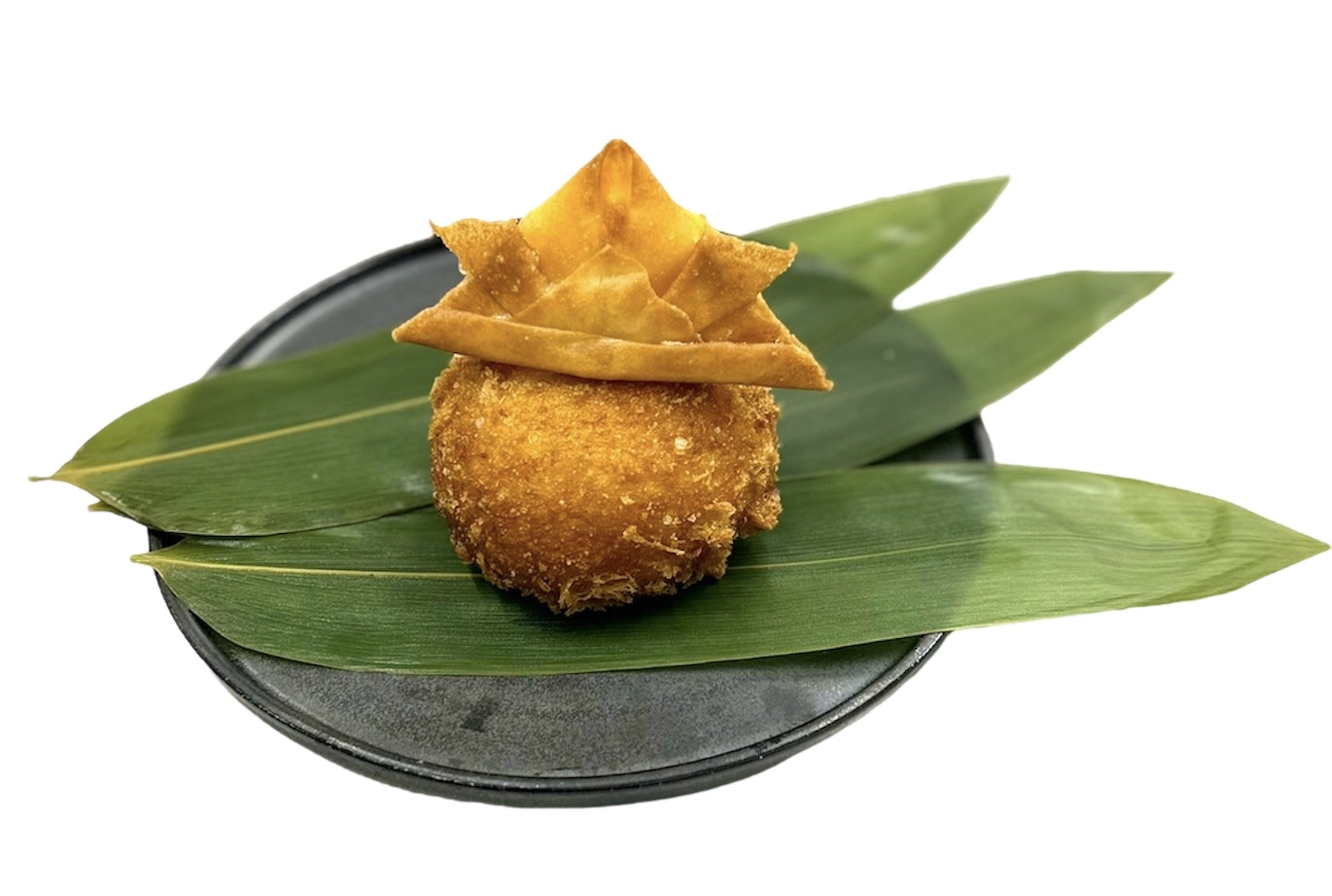 ＜マツウラベーカリー＞ 兜（かぶと）のカレーぱん 461円 ※各日20個限定 ※5／1（水）～5／5（日・祝）の販売 ■地下1階 惣菜売場