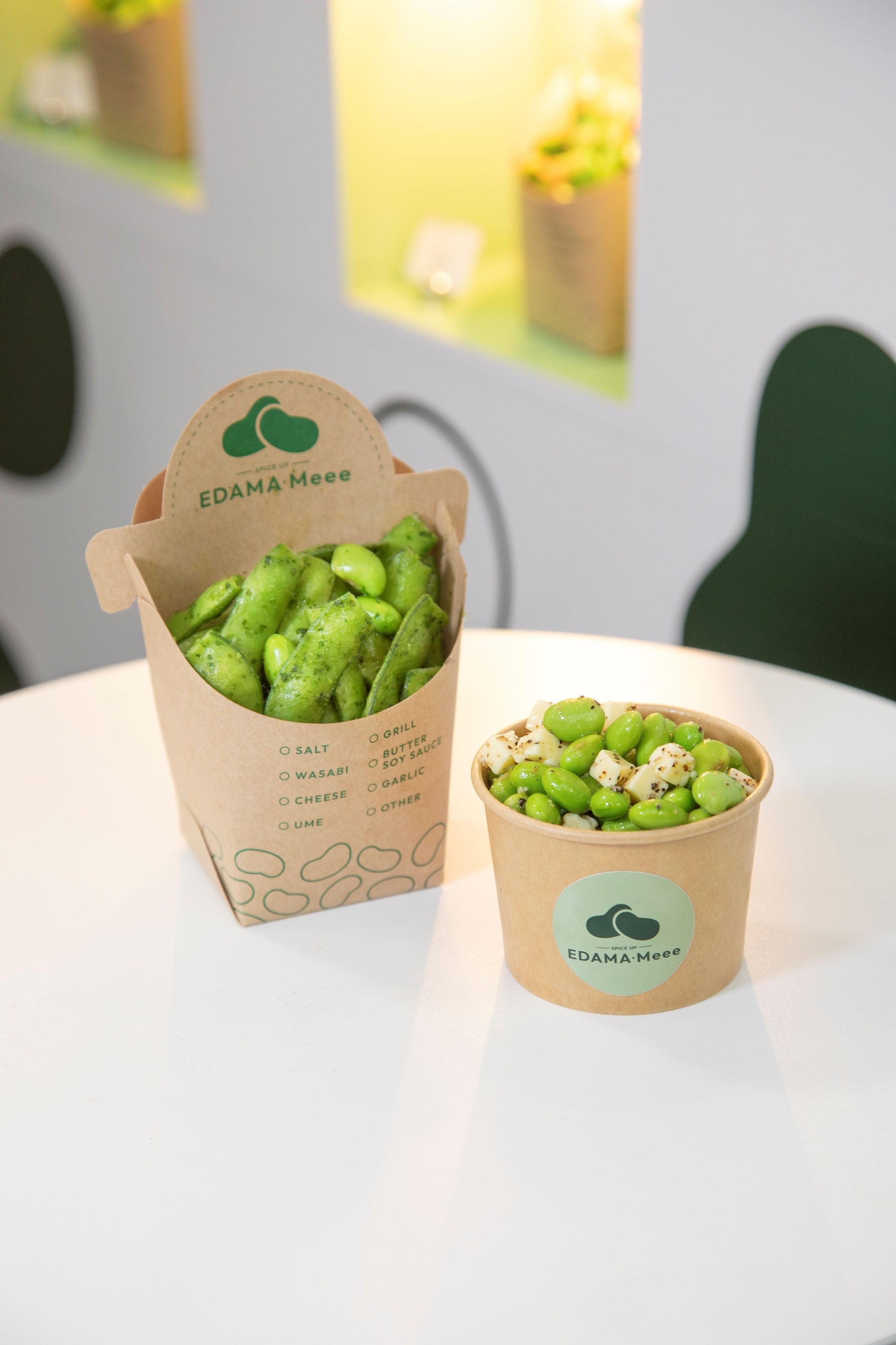 ＜-SPICE UP-EDAMA・Meee＞ 左：のりしお 右：チーズ 各901円