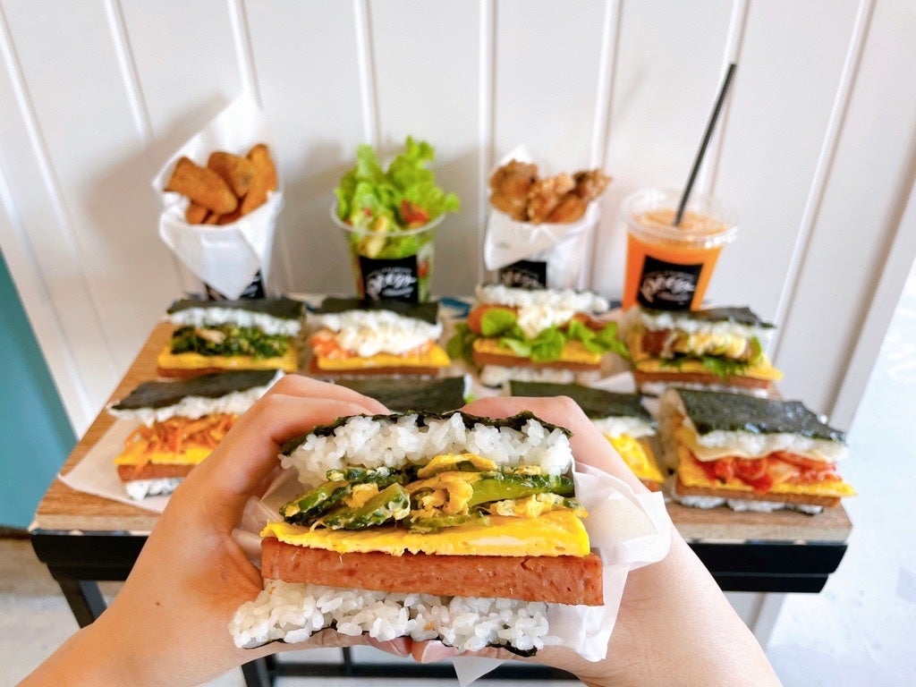 ＜ポーエッグ・オキナワ＞ ゴーヤポーク卵おにぎり 580円