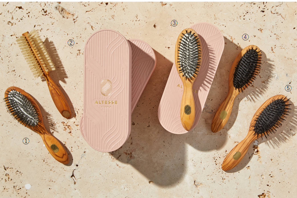 ＜アルテス ステューディオ＞ ①③デタングリングブラシ（2種） ②白猪毛ロールブラシ　 ④⑤ケア&ブリリアンスブラシ（2種）各38,500円