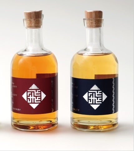 左）ワールドブレンデットウイスキー2024【スウィート・シェリー】（500ｍｌ） 3,960円　 右）ワールドブレンデットウイスキー2024【モルティ・ソルティ】 (500ｍｌ） 3,960円