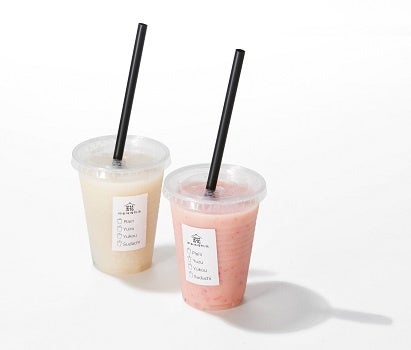 <畑名味噌糀店>左)生あま酒(1杯)605円、右)生あま酒スムージー(1杯)880円