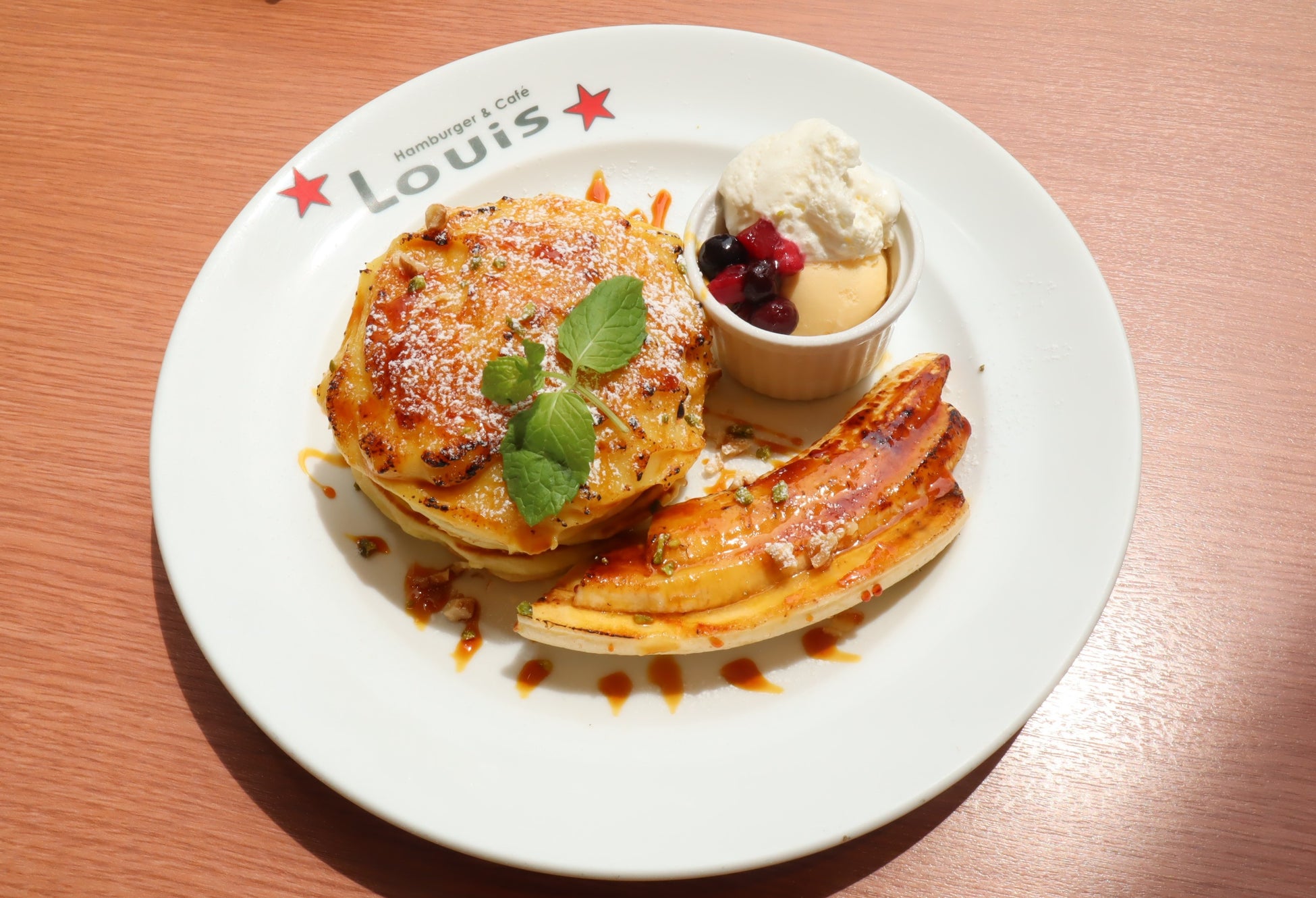 <ハンバーガー&カフェ ルイス> さつまいものブリュレパンケーキ 1,320円 ※各日14時からの販売 ■8階 喫茶