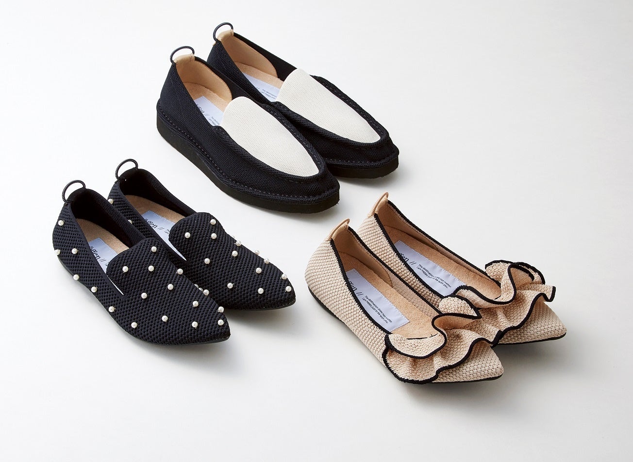 <オッフェン>靴(左)19,580円、(上中)19,800円、パンプス (右)19,800円