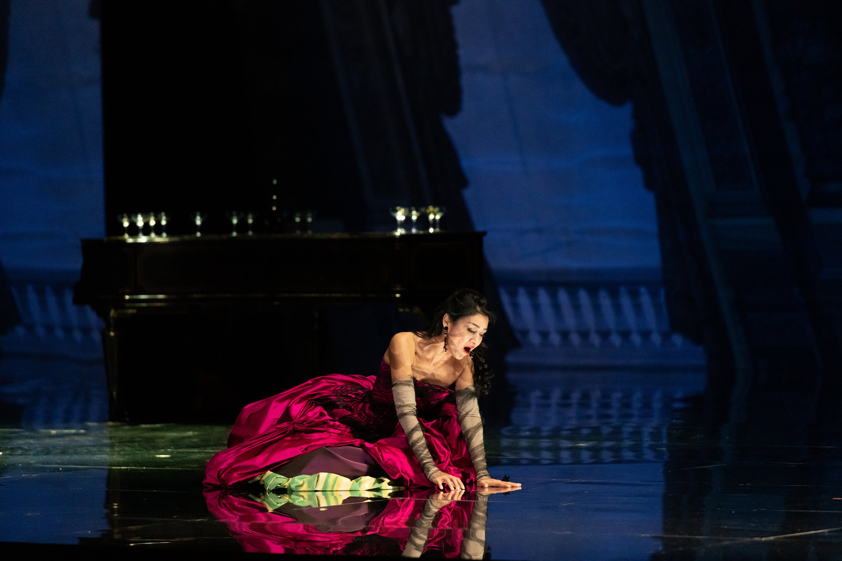 新国立劇場『椿姫』2019年公演より　撮影：寺司正彦