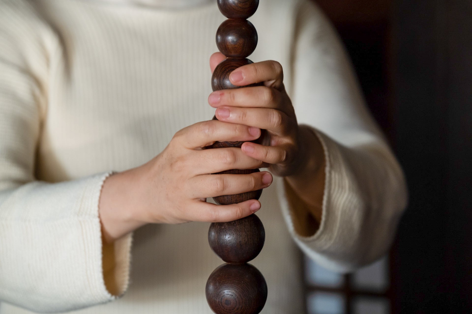 安原理恵の触察〈手すり〉撮影：表恒匡