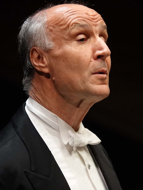 指揮：オレグ・カエターニ