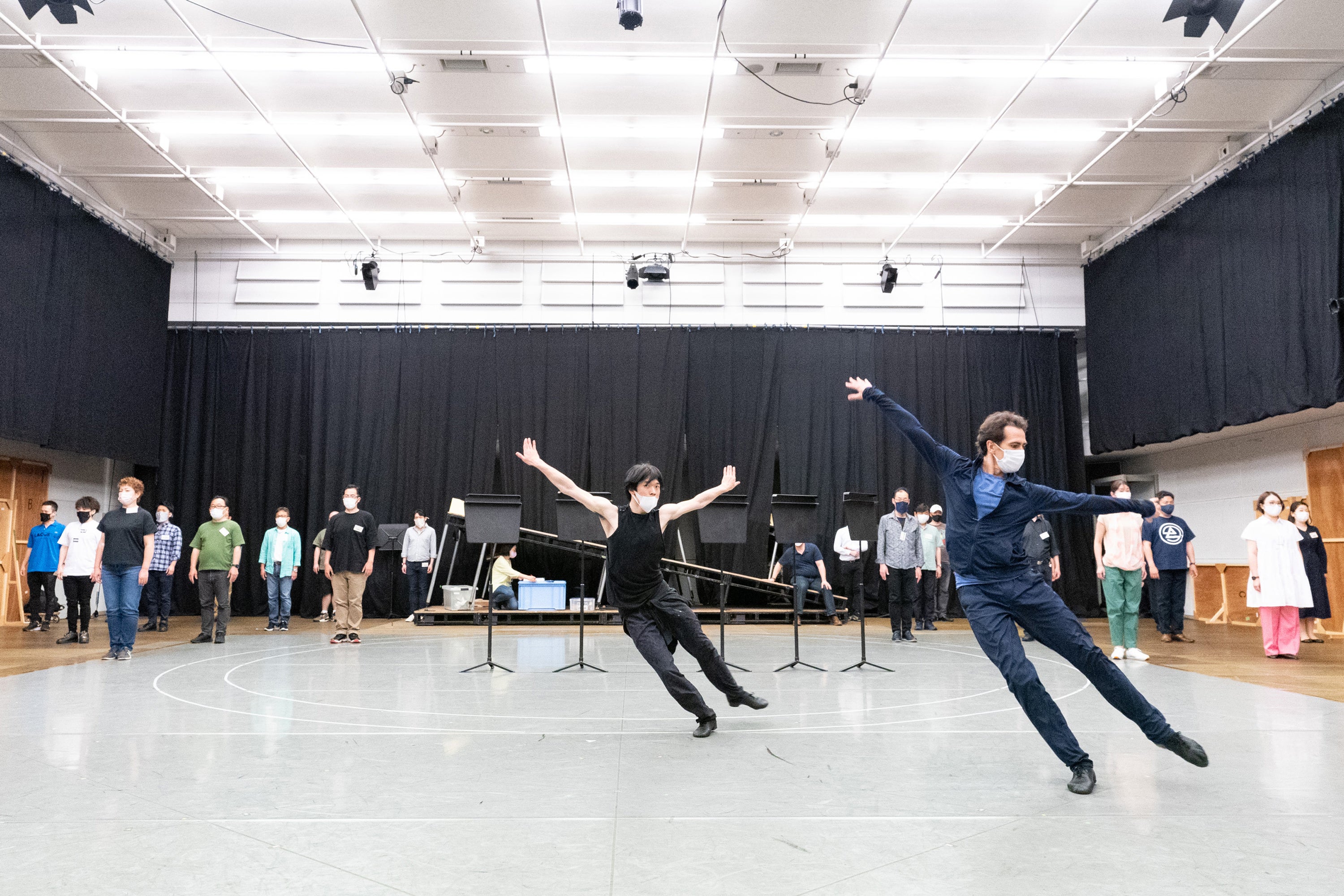 高橋慈生、アレクサンドル・リアブコ　『オルフェオとエウリディーチェ』リハーサルより