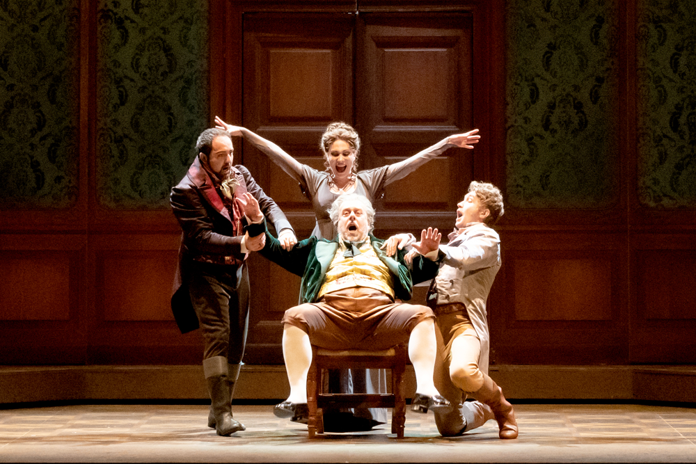 『ドン・パスクワーレ』　撮影：寺司正彦