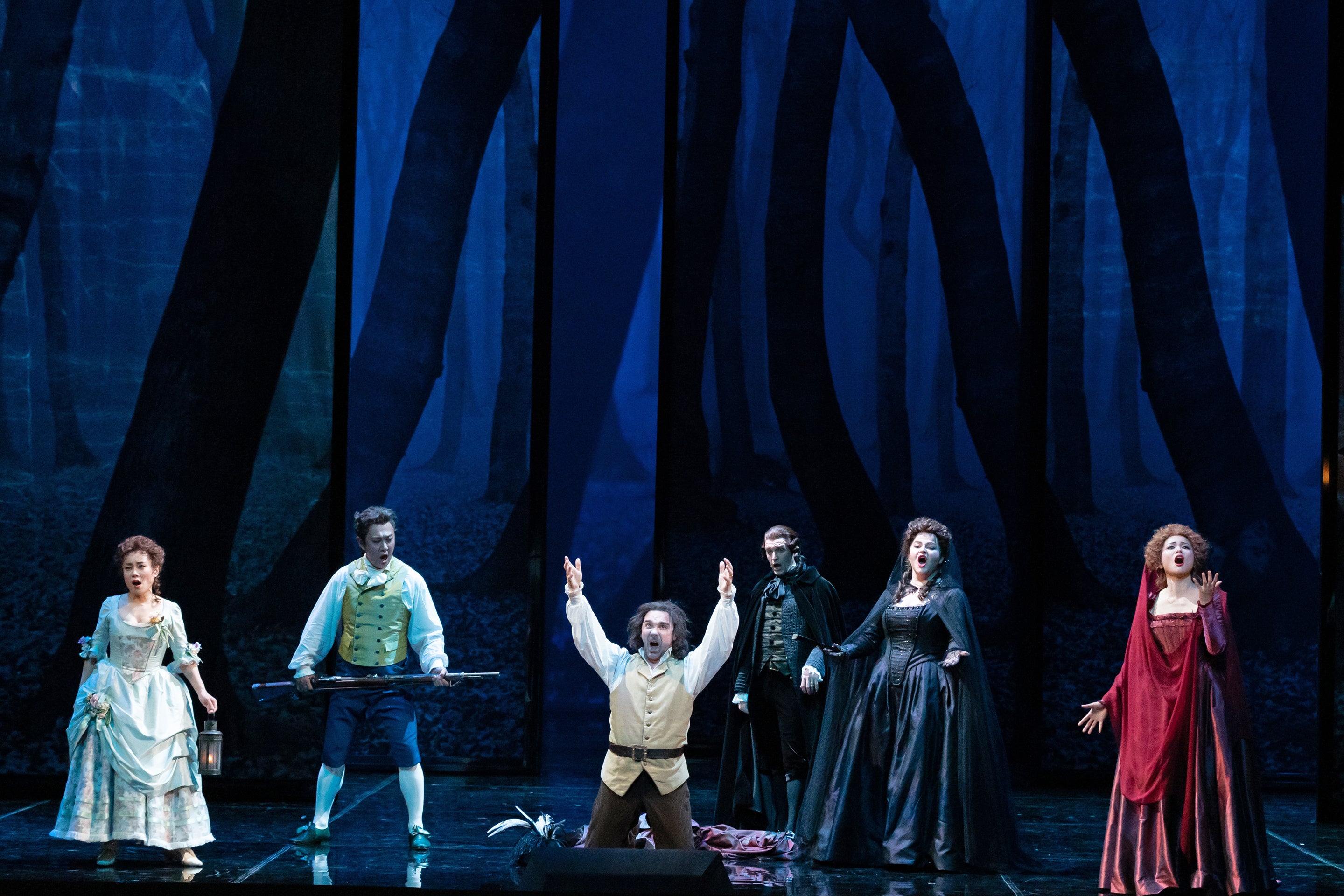 新国立劇場『ドン・ジョヴァンニ』2019年公演より　撮影：寺司正彦