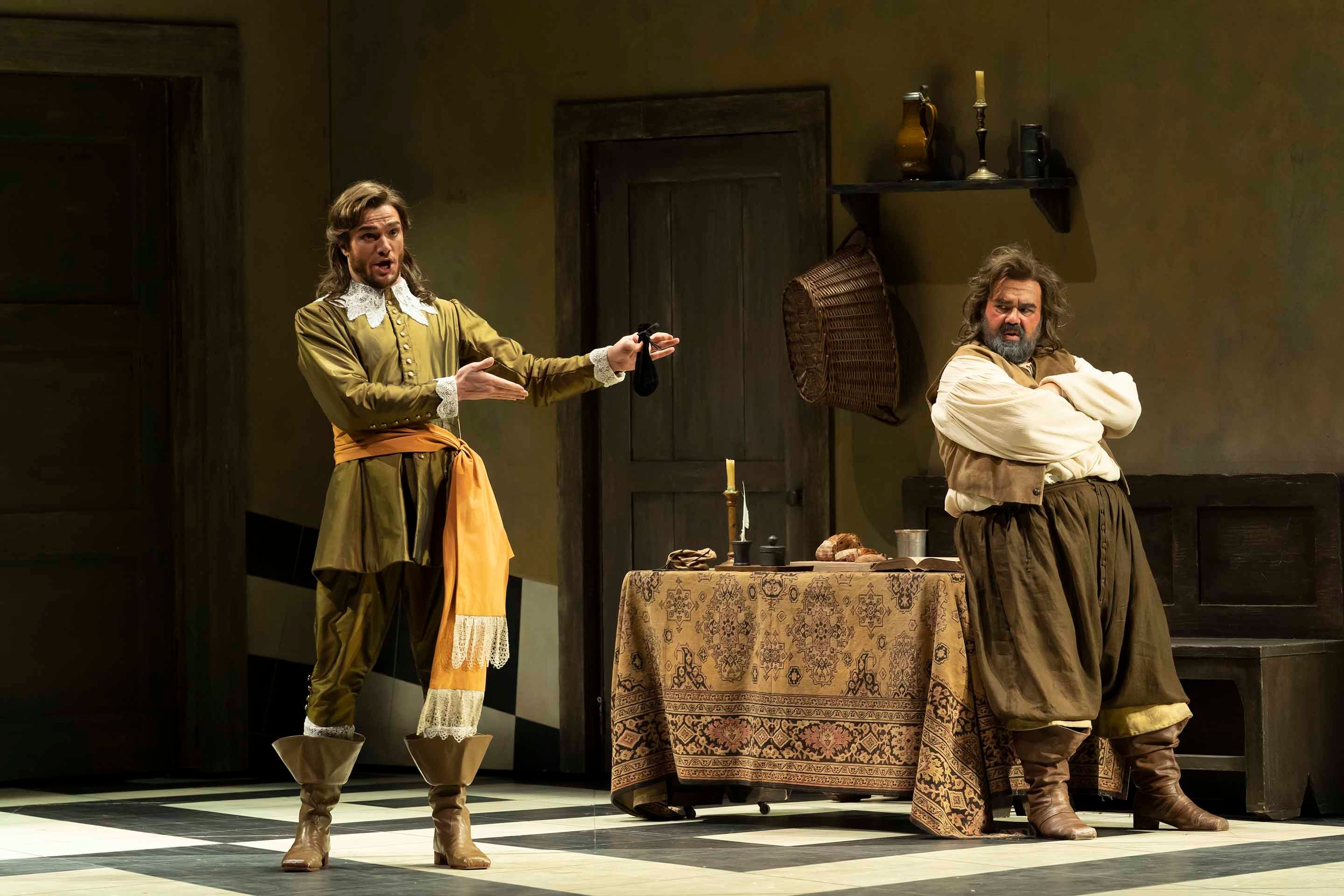 新国立劇場『ファルスタッフ』2018年公演より　撮影：寺司正彦