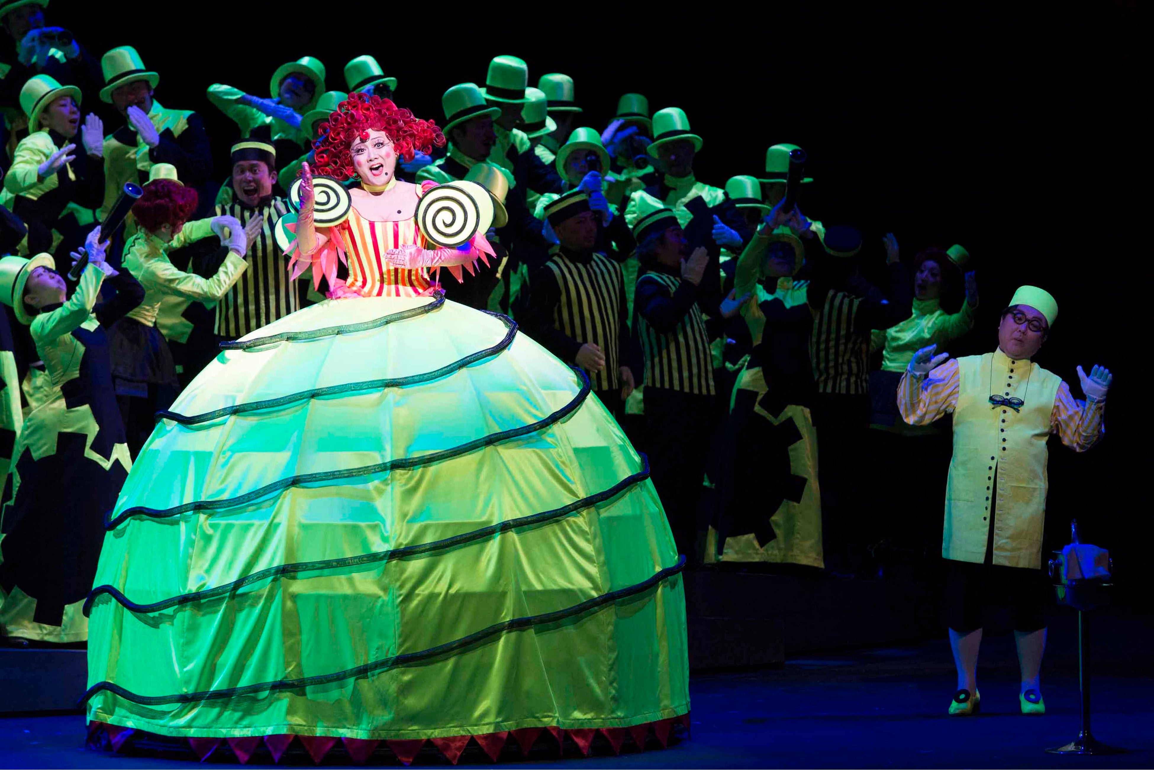 新国立劇場『ホフマン物語』より　撮影：寺司正彦