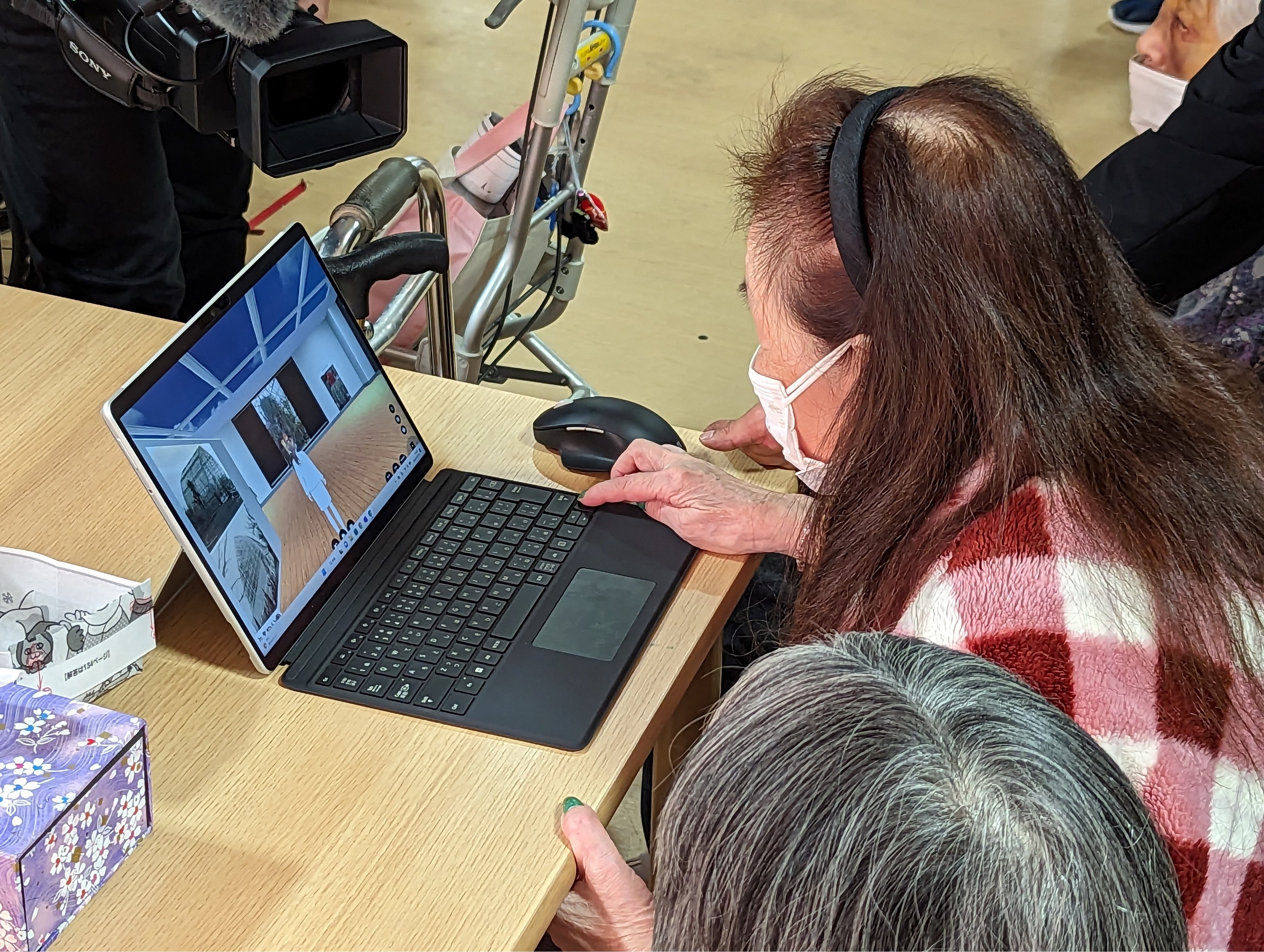 操作に慣れてくるとサクサクと自身のアバターを動かしていました