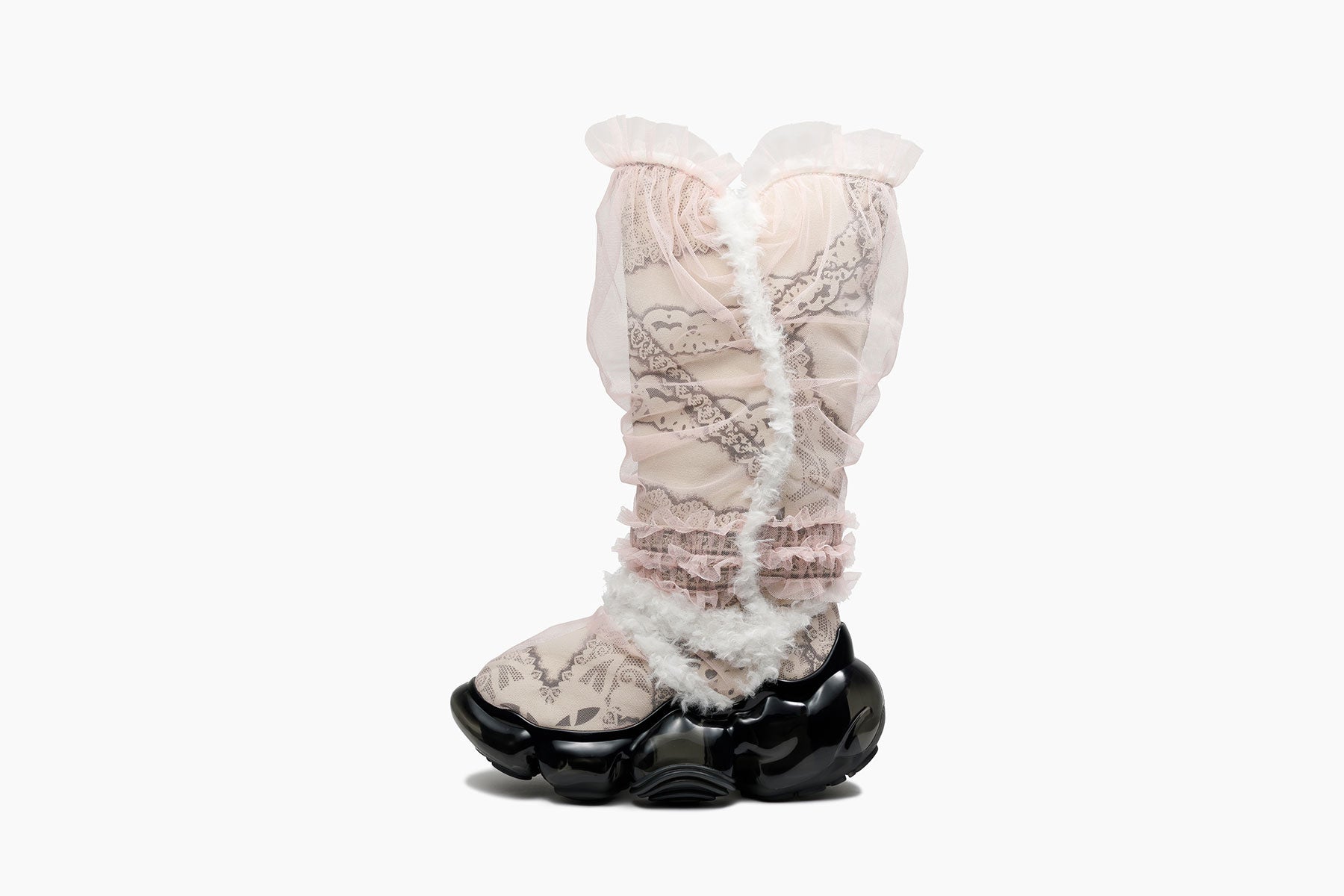 grounds × YUEQI QI、コラボレーションシューズを発売