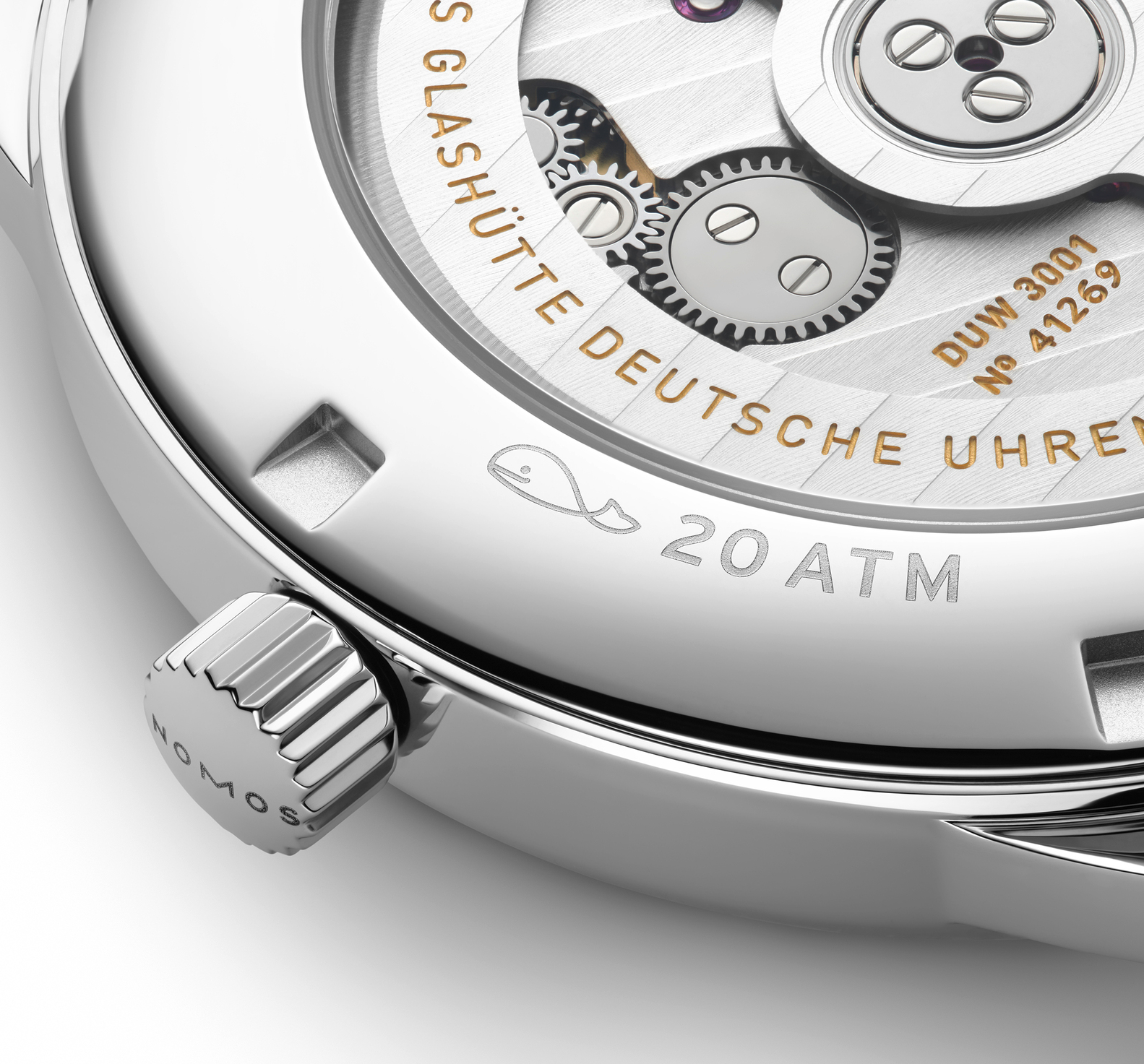 微細なねじ山でネジ留めしたケースは200m防水。