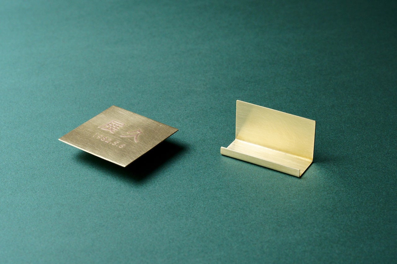 子どもの作品に添える真鍮製ネームプレート【子どもの銘板