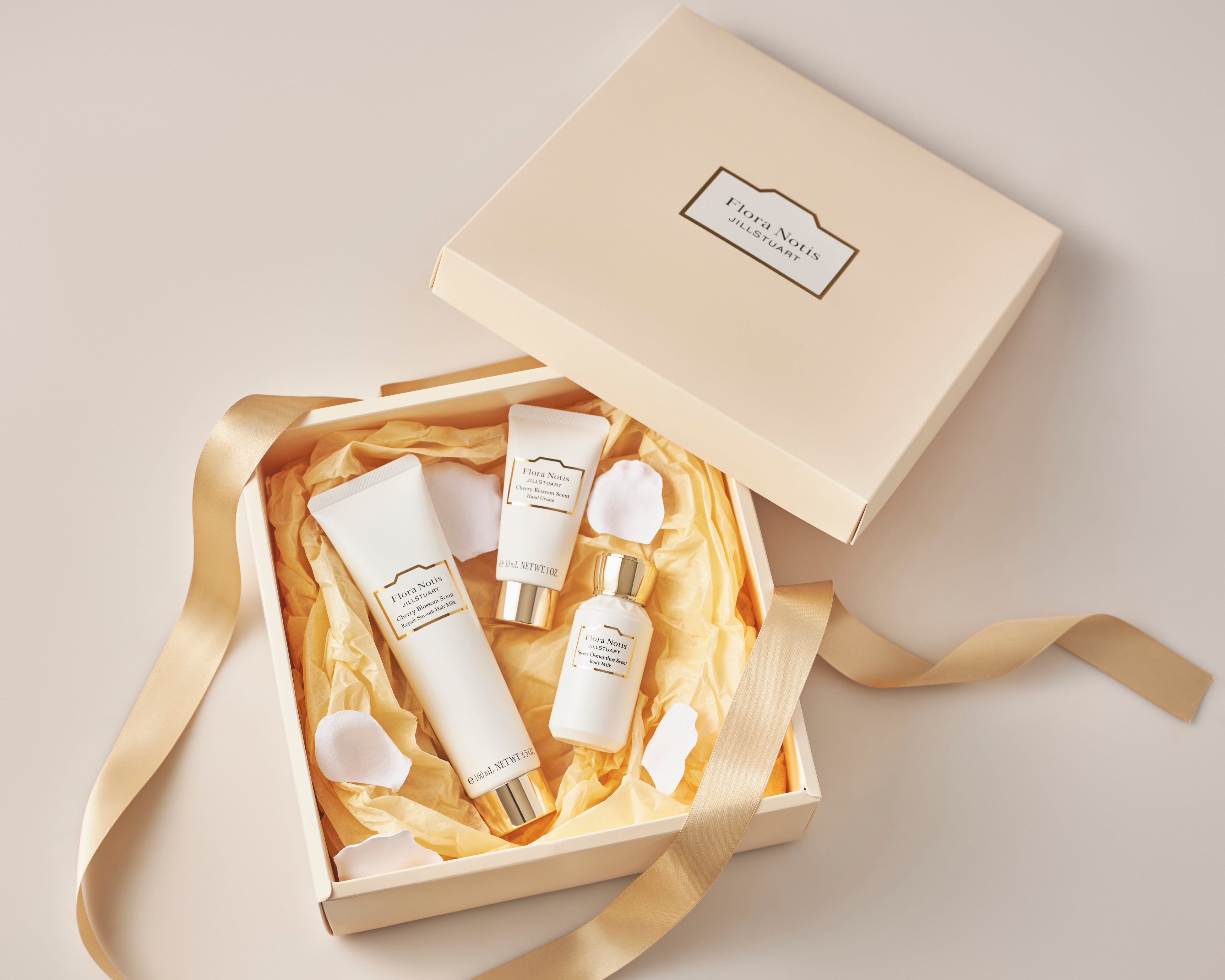 JILLSTUART フローラノーティス　ギフトセット　ボディミルク　ヘアオイル ホリデーコレクション第2弾が登場。街にきらめきが宿る季節に