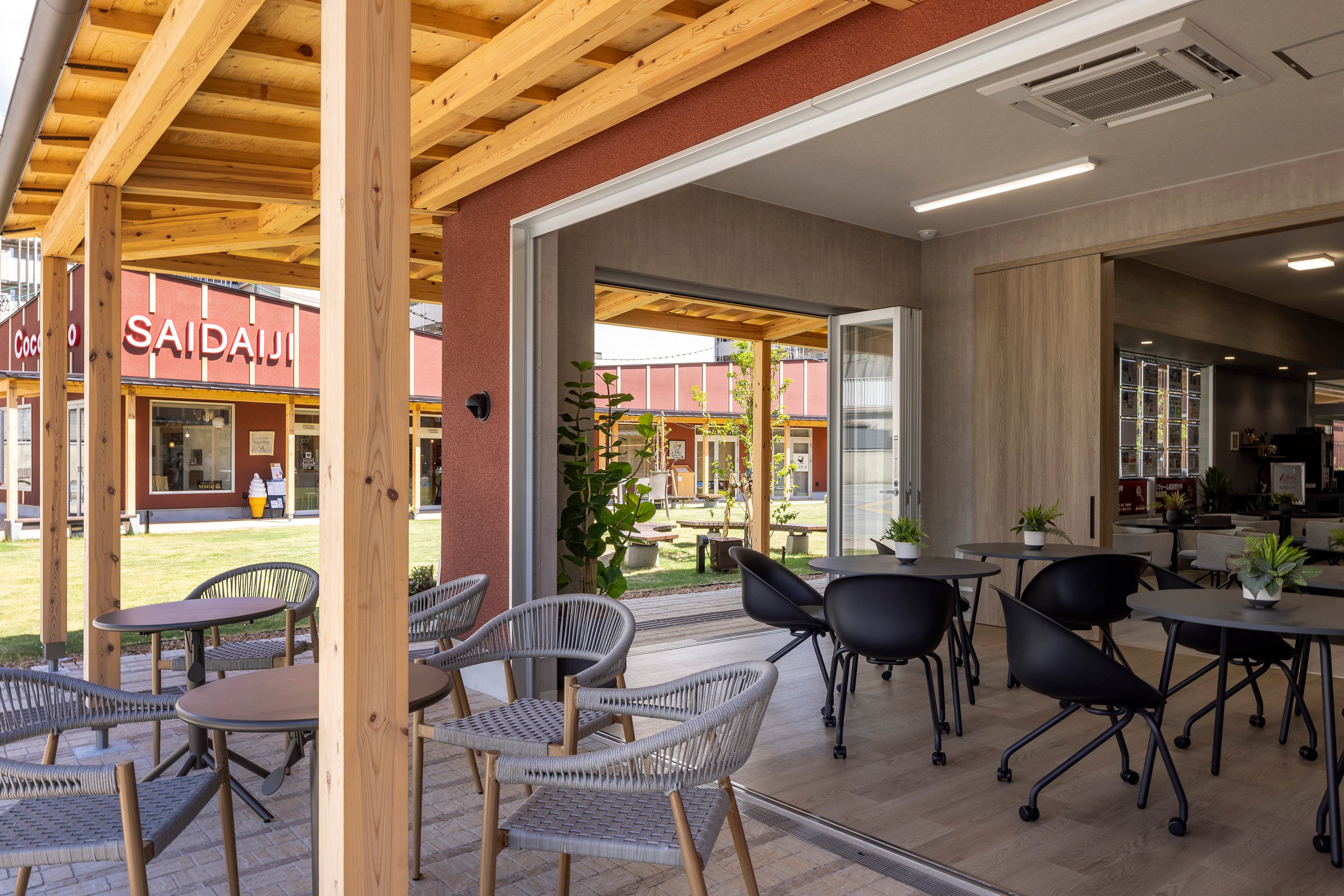 SE構法による大規模木造建築事例：店舗