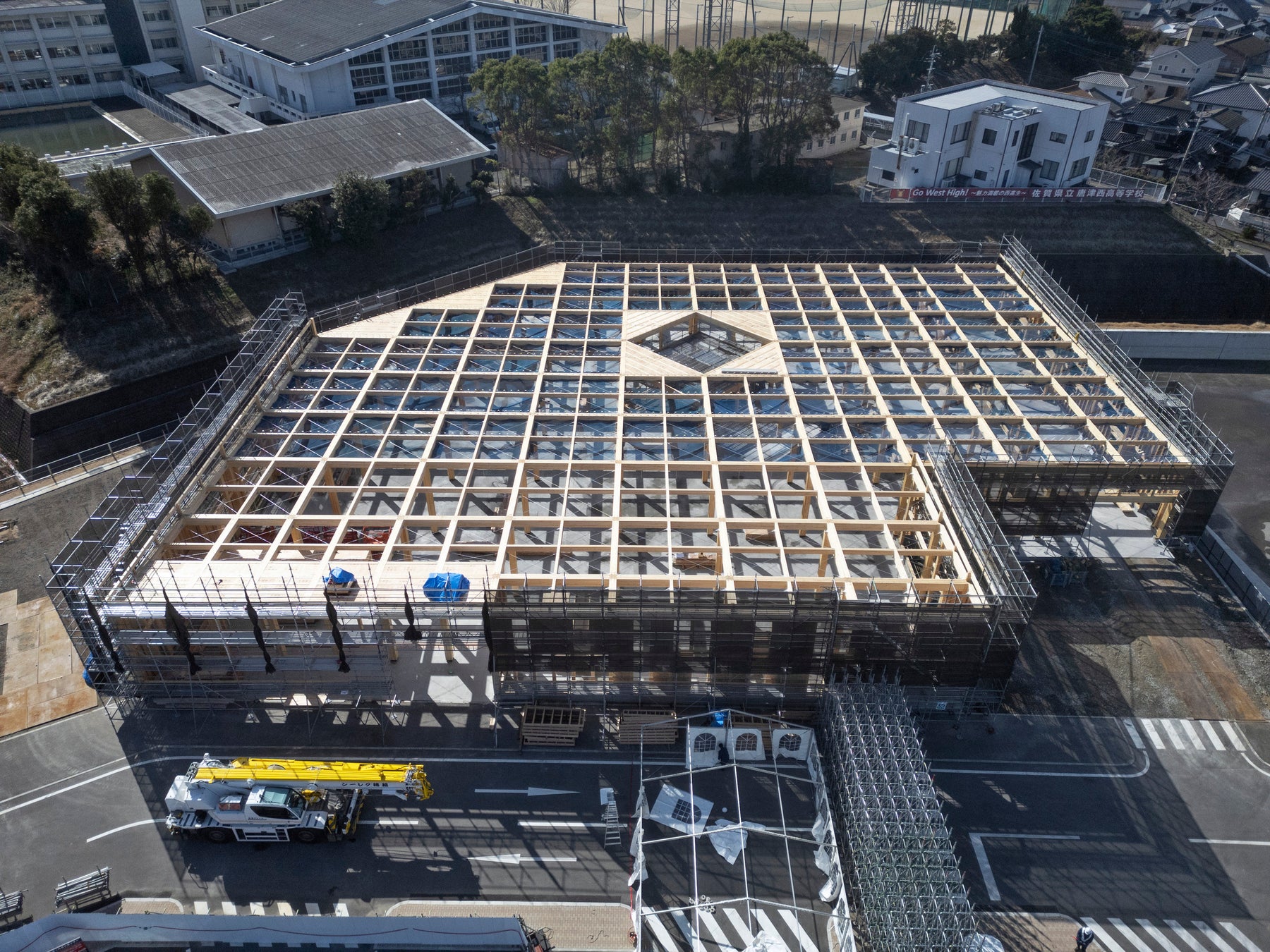 建設中の『ZEB』認証を取得した大規模木造店舗(佐賀県唐津市・2024年3月)