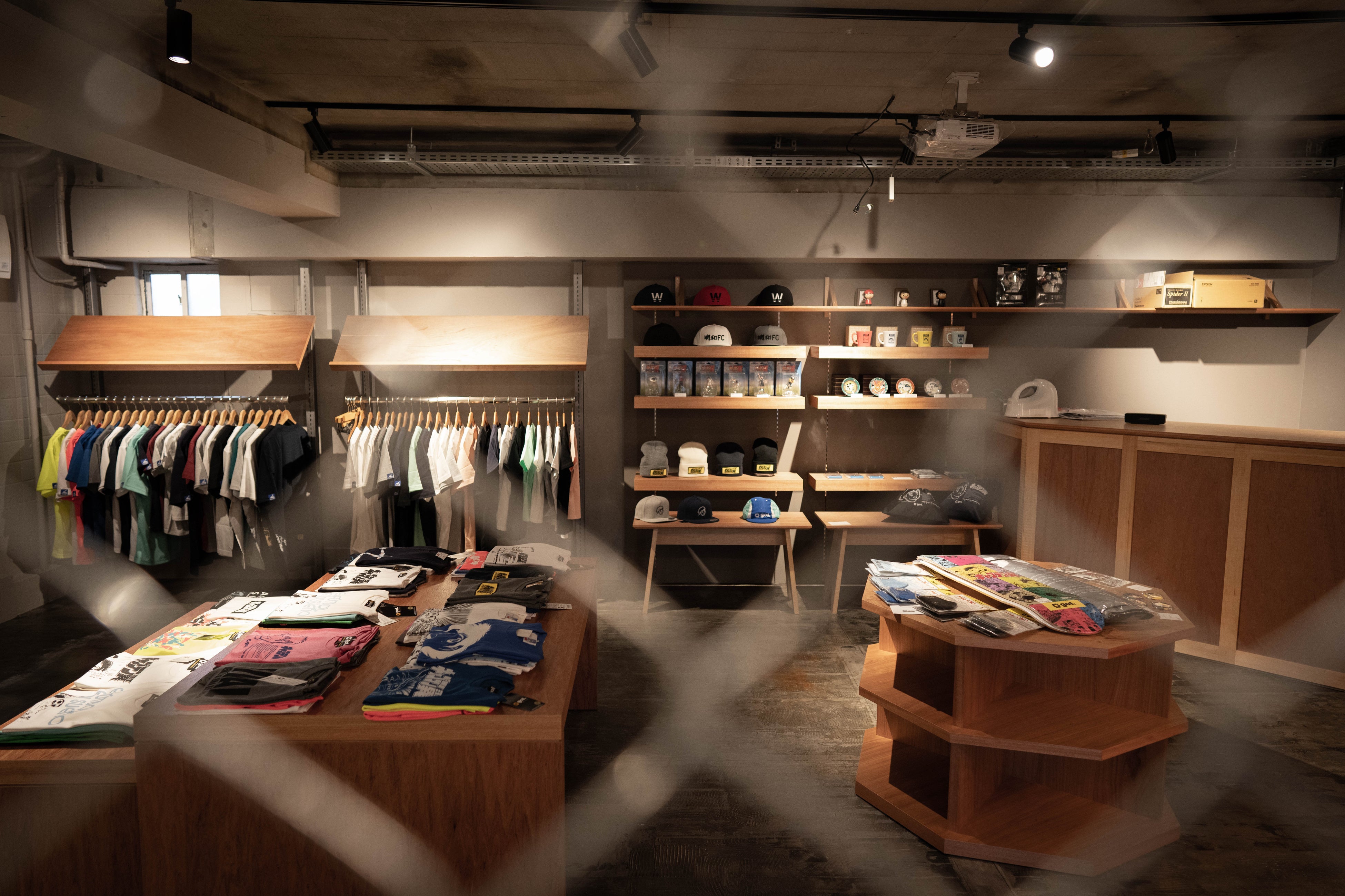 gol.×キャプテン翼のアイテムが並ぶ