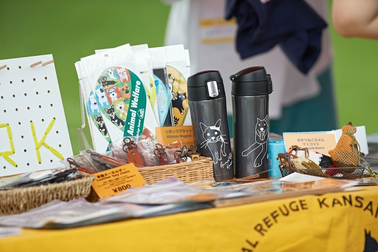 各団体でチャリティ物販を行いました