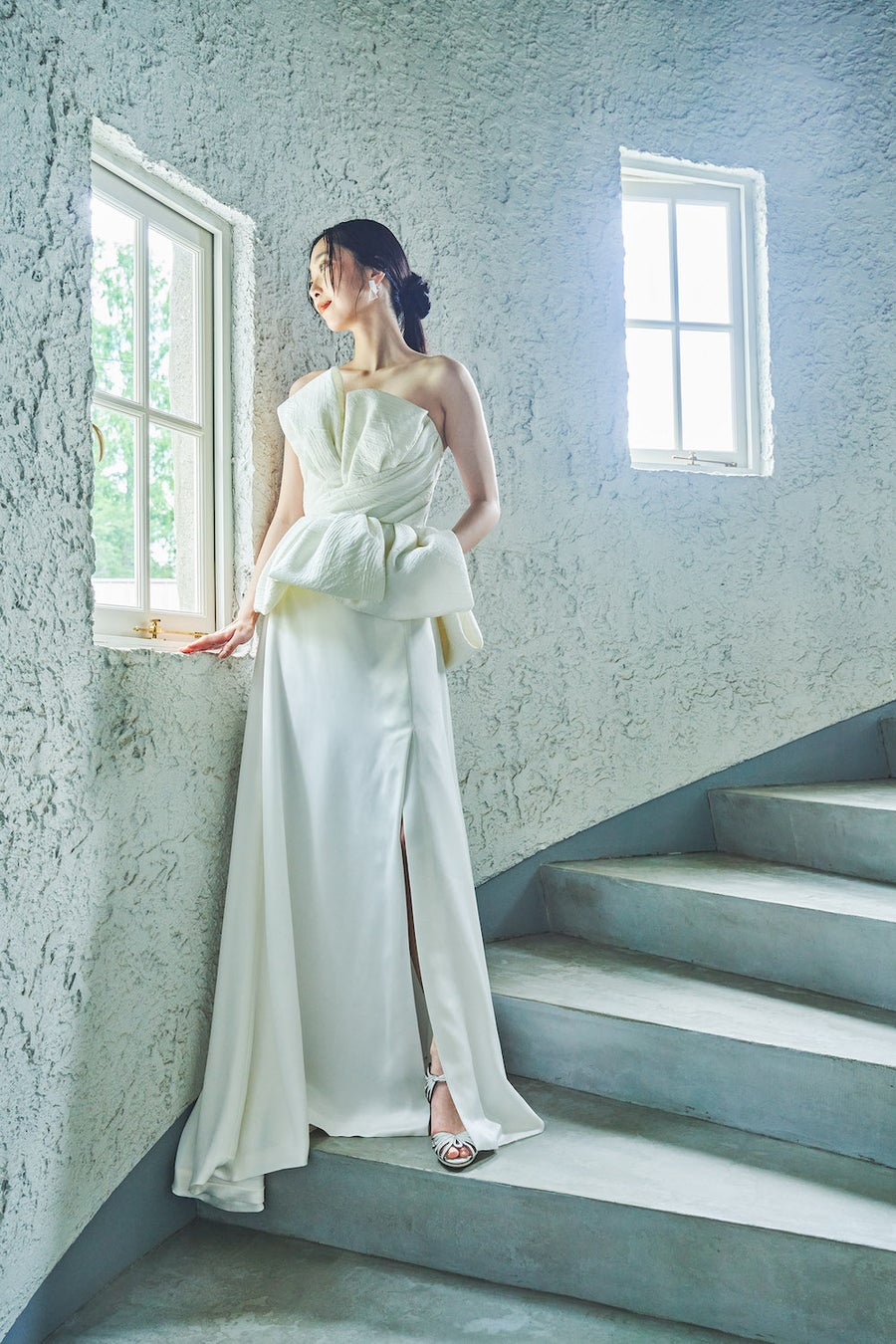 ジャカードのトップス+サテンのスリットスカート