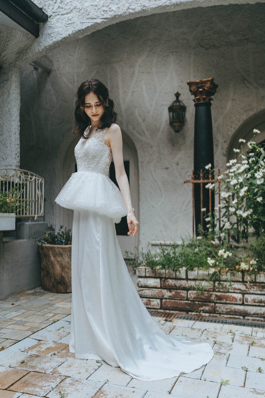 ペプラムトップス+サテンスカート