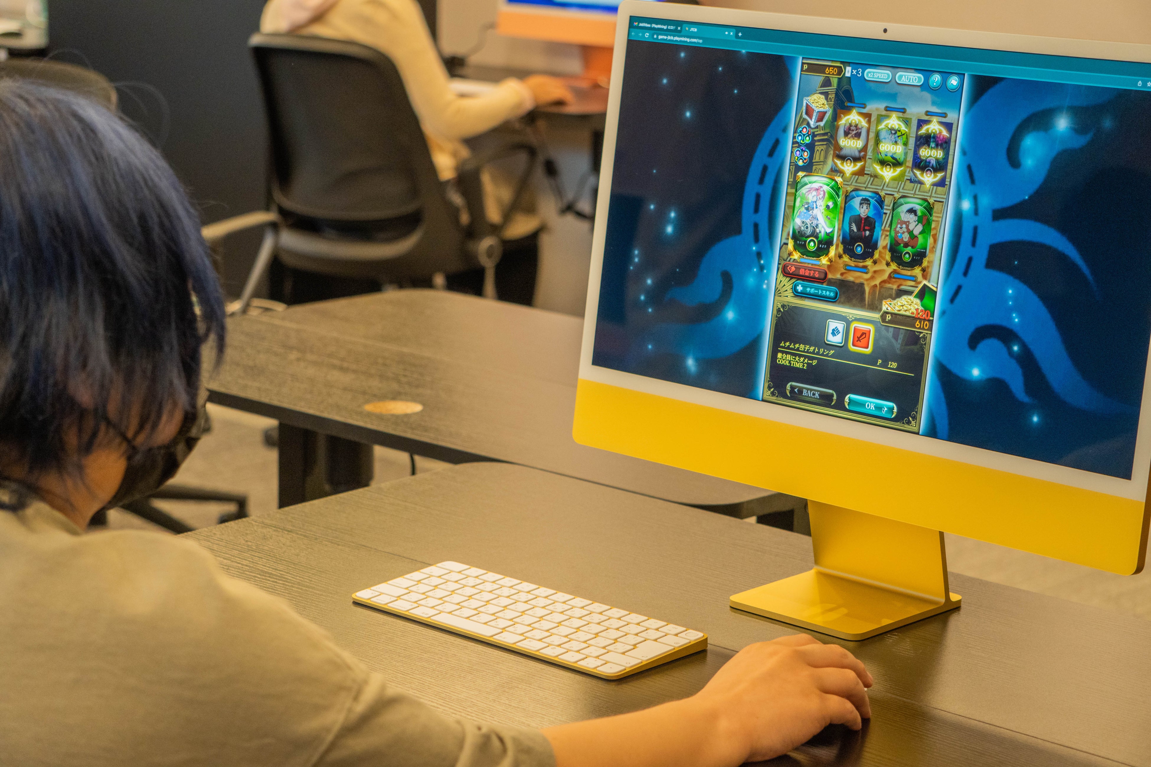  DEAが運営するPlay&Earnゲーム『JobTribes』をプレイする様子