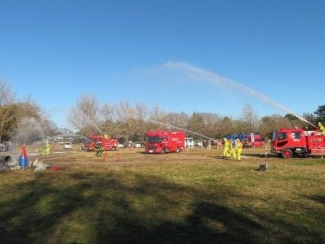 　　＜一斉合同放水＞