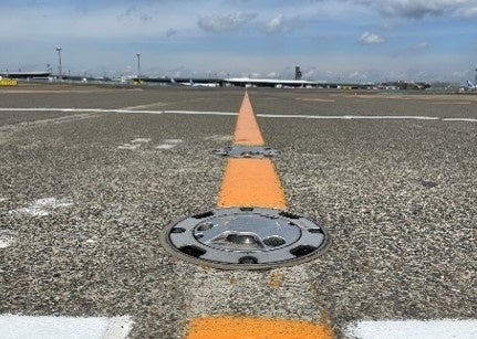 ■誘導路中心線灯