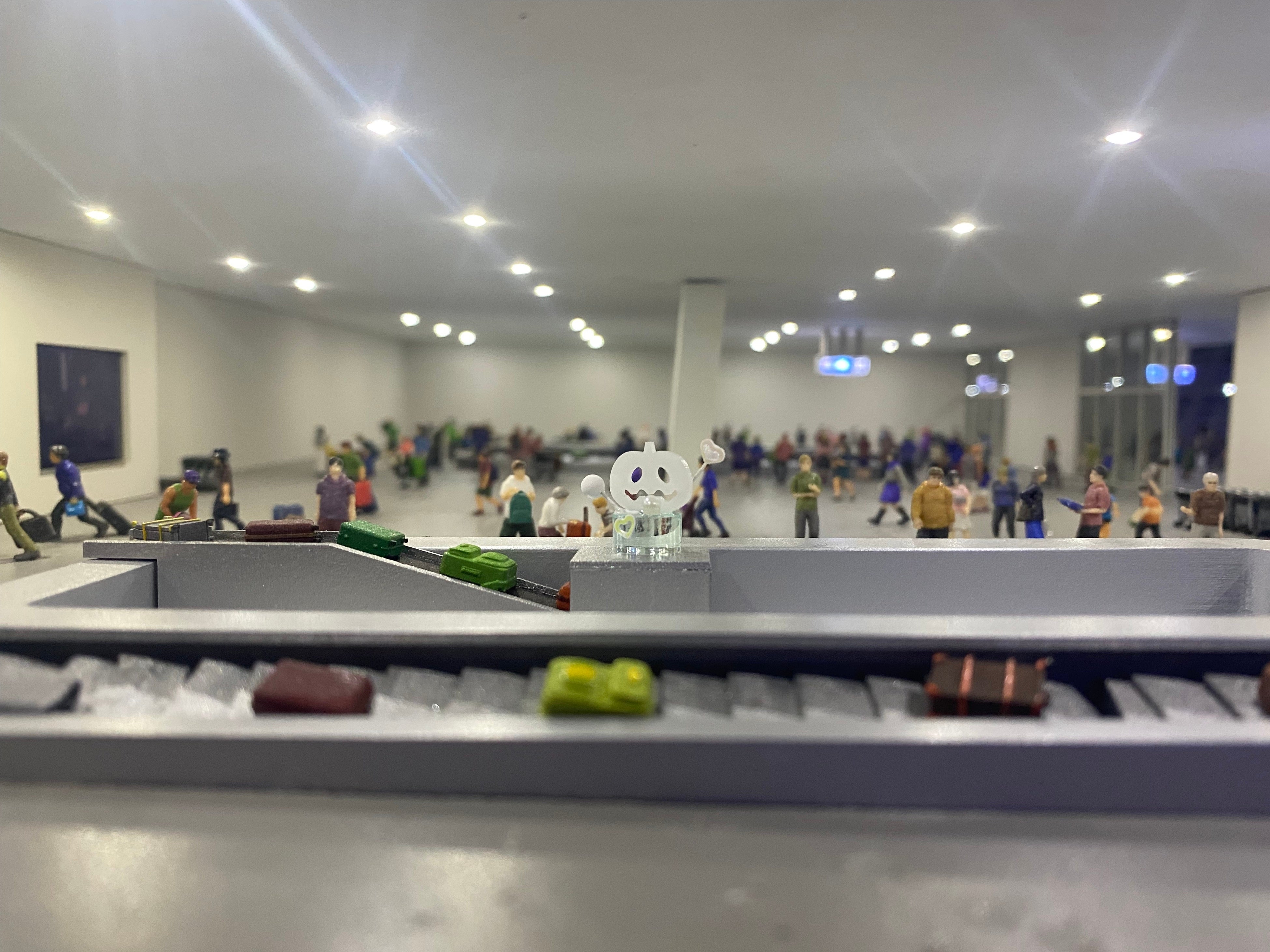 キャンディーを持ついたずらオバケ