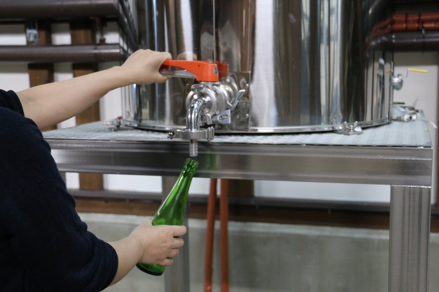 充填体験（内蔵酒造場内）