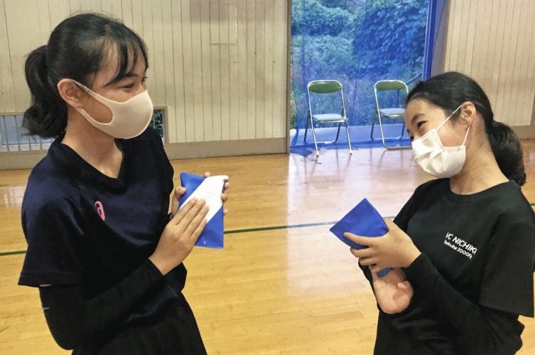 3年前より手のひら冷却  実践する小学生女子バレーチーム