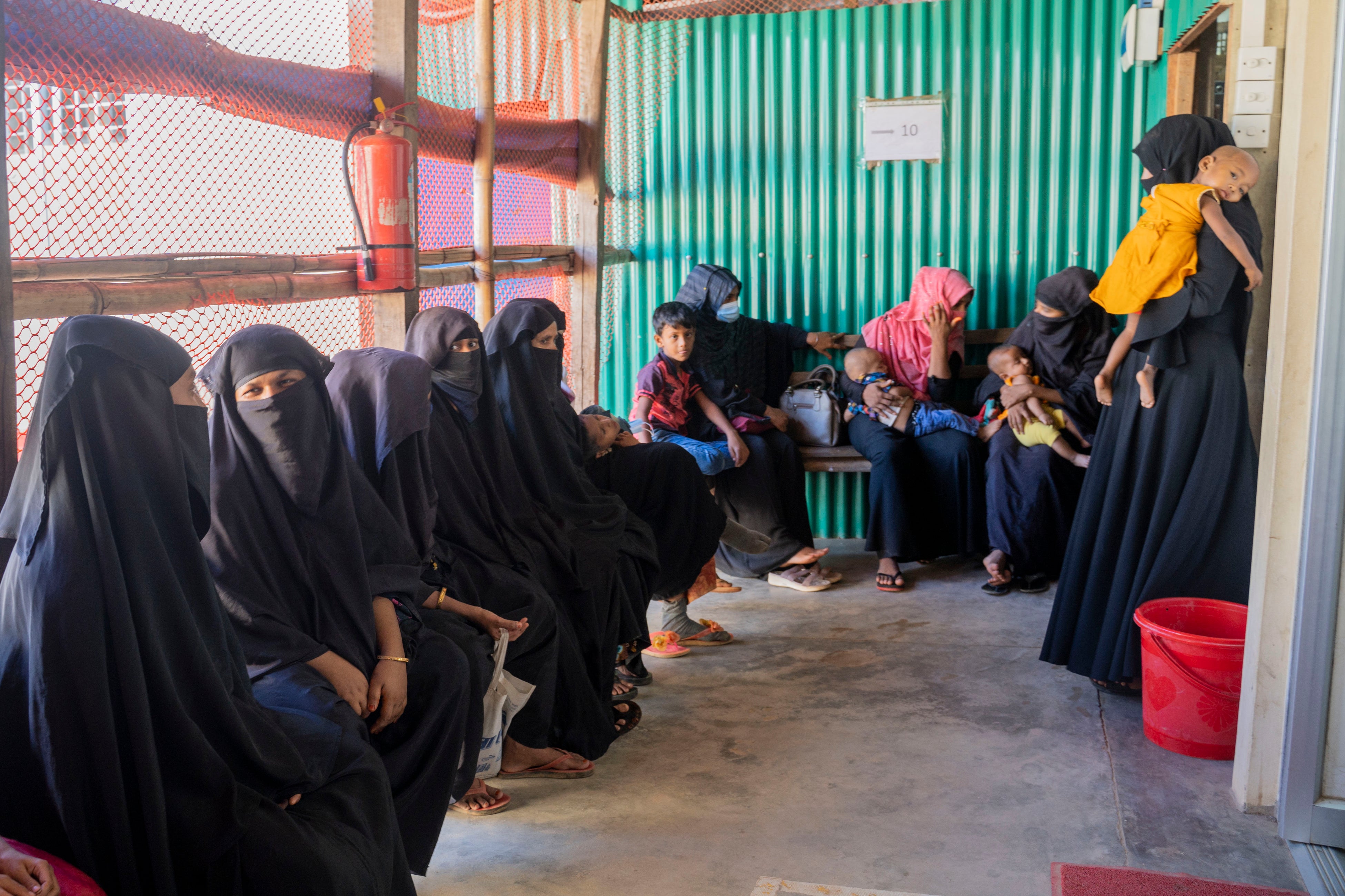 クトゥパロンのMSF病院で診察を待つ患者＝2022年6月25日　© Saikat Mojumder／MSF