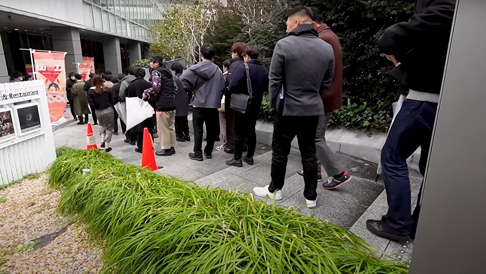 『街で合コン』開催前には行列も