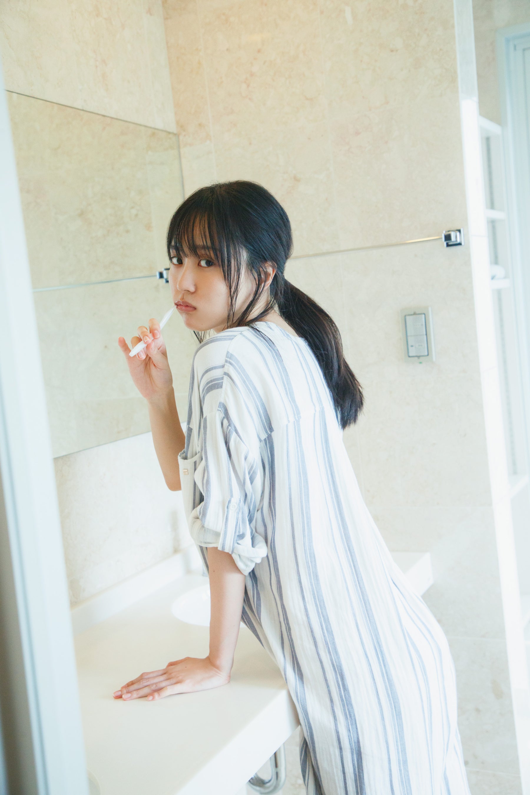 僕がお正月にとった写真です。毎日写真を朝撮っているこの写真は特にお気に入りです。 本人コメントあり】【web初解禁写真あり】『乃木坂46賀喜遥香1st