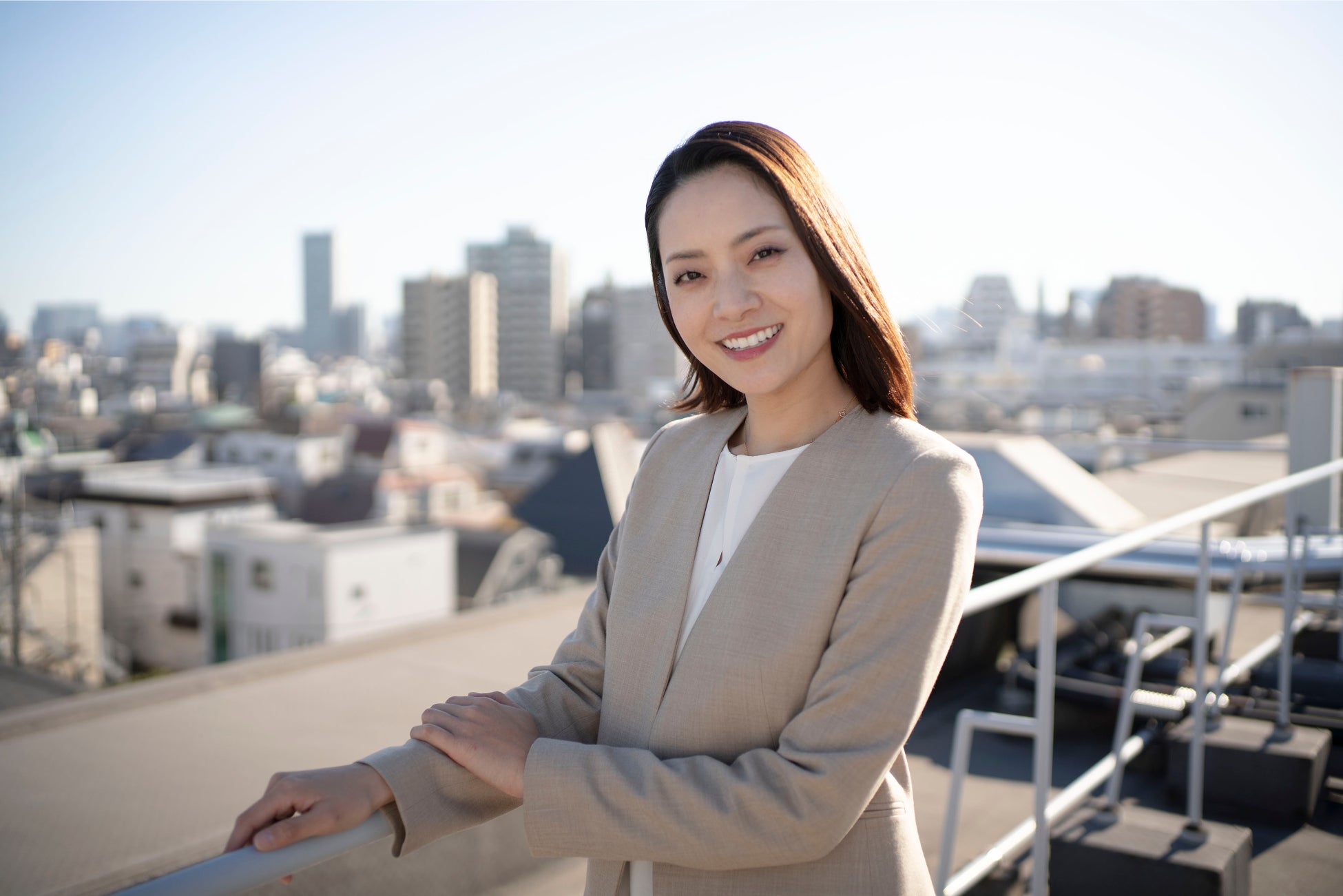 香 綾 しずる