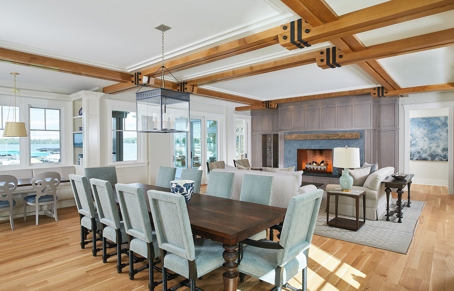 吉田さんの代表作のひとつであるミシガン州のレイクサイドハウス。書籍内でも多数のインテリア写真を紹介しています。