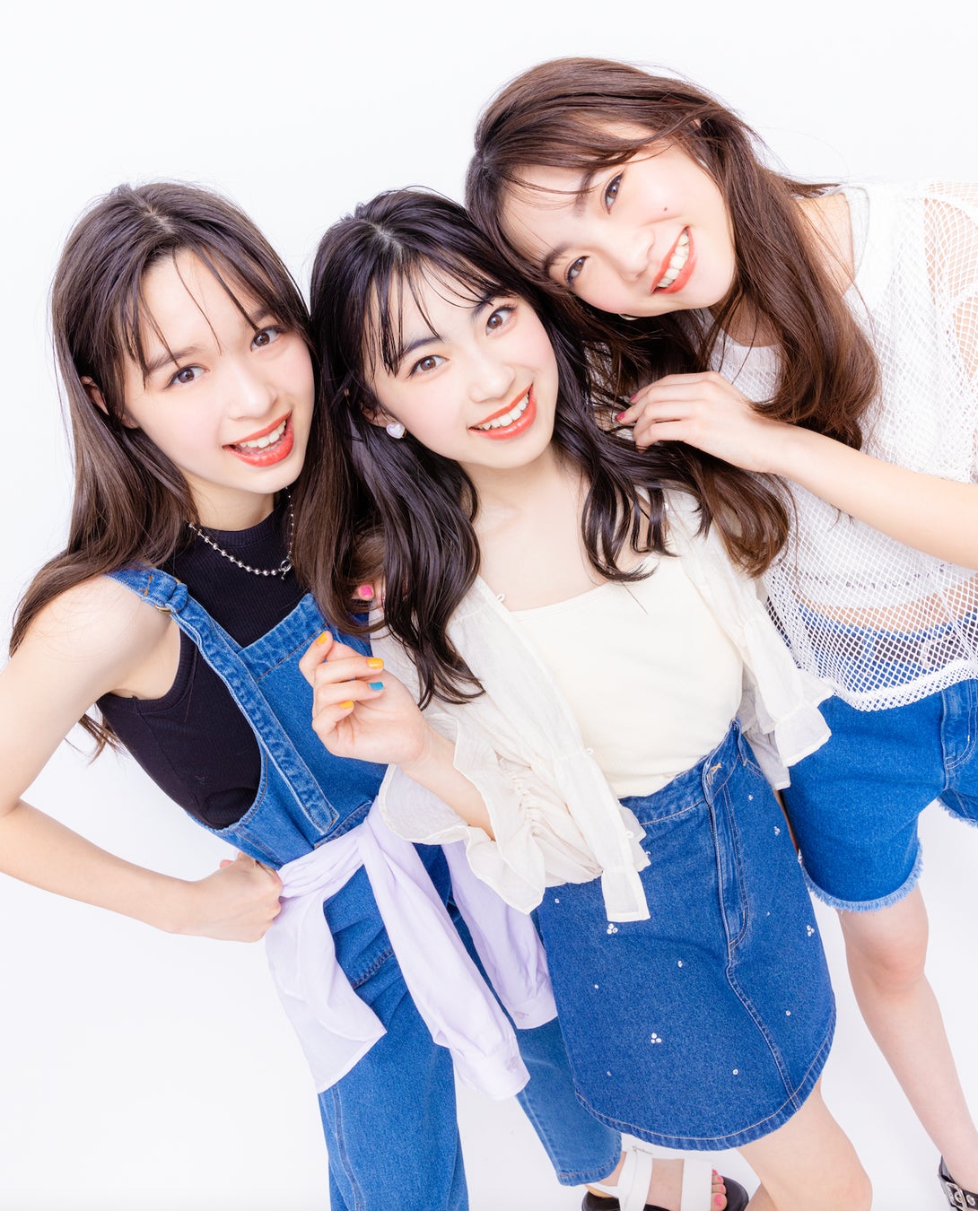 ㊧東京都出身・星名ハルハ(中学2年生) ㊥長崎県出身・白水ひより(中学2年生) ㊨千葉県出身・星乃あんな(中学2年生)