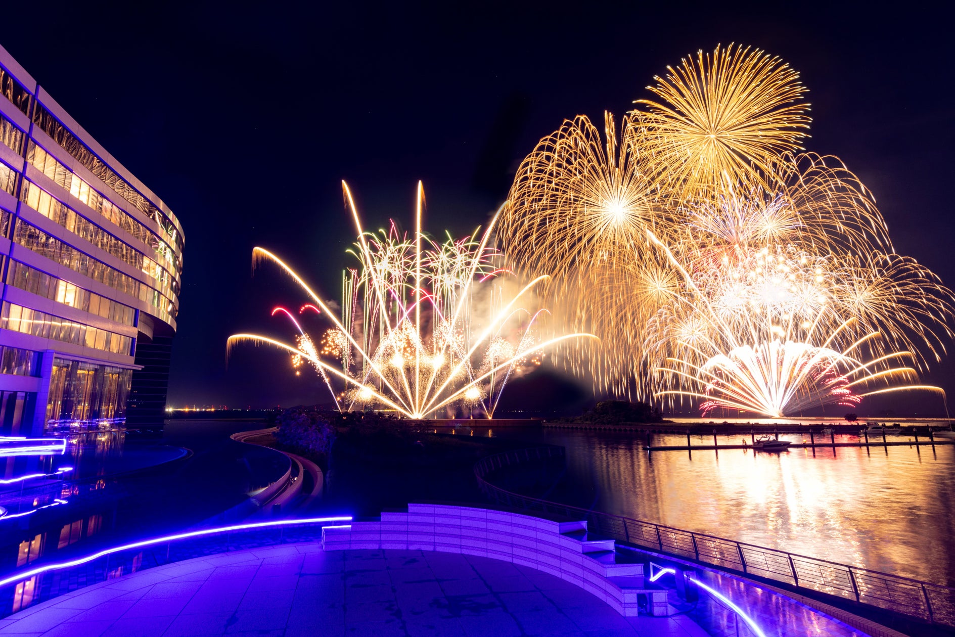 リゾートトラスト、「Laguna 花火ナイト」を開催! ラグーナベイコート倶楽部(愛知県蒲郡市)の花火打ち上げで地域を応援!