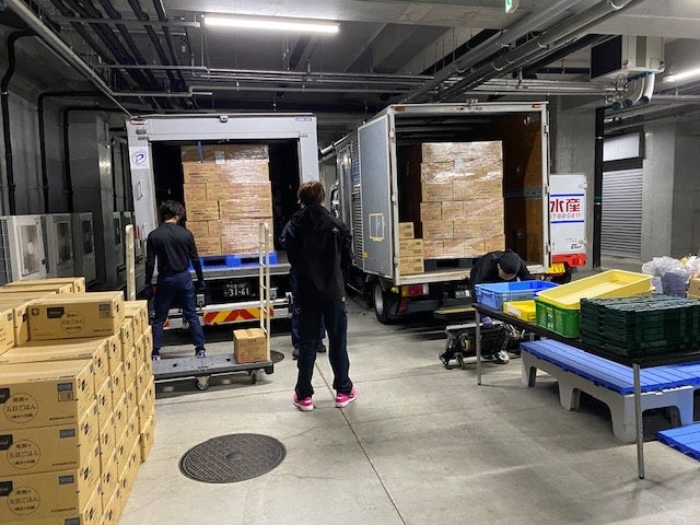 ホテルから搬出する様子（2022年10月25日寄付時）