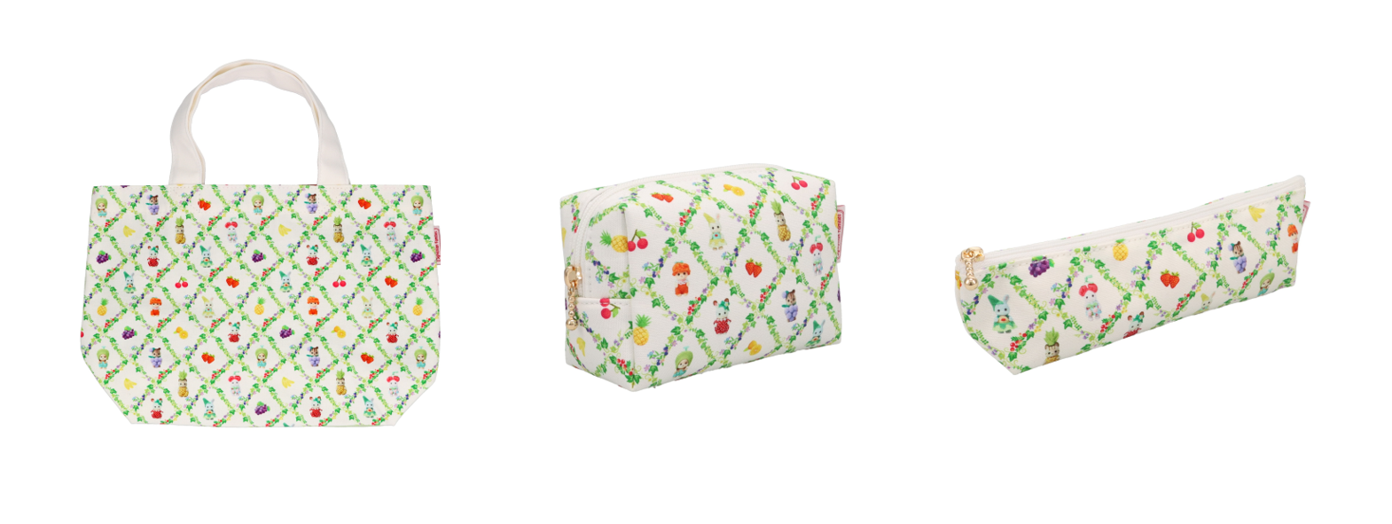 《会場先行販売品》左から ミニトートバッグ、ファスナーポーチ、ペンケース　ミニトートバッグ 2,750円 ファスナーポーチ 2,200円 ペンケース 1,540円 ※お一人様 各５点まで