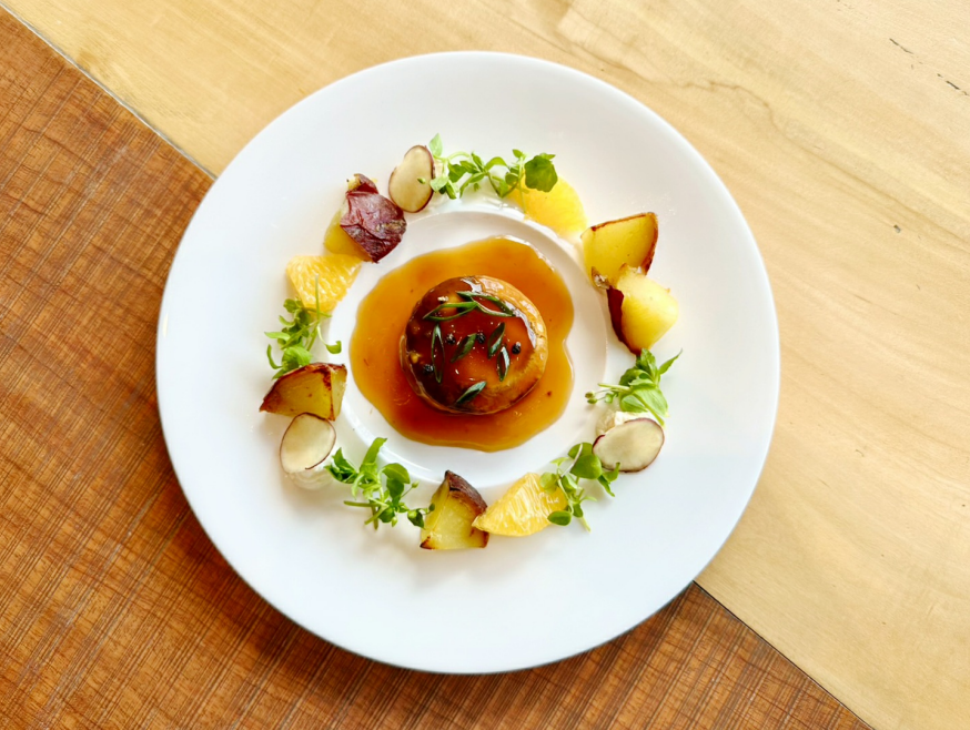 全国の農学校で育てた自然栽培の食材を使い、アニマルウェルフェアのディナーを用意（写真はイメージ）