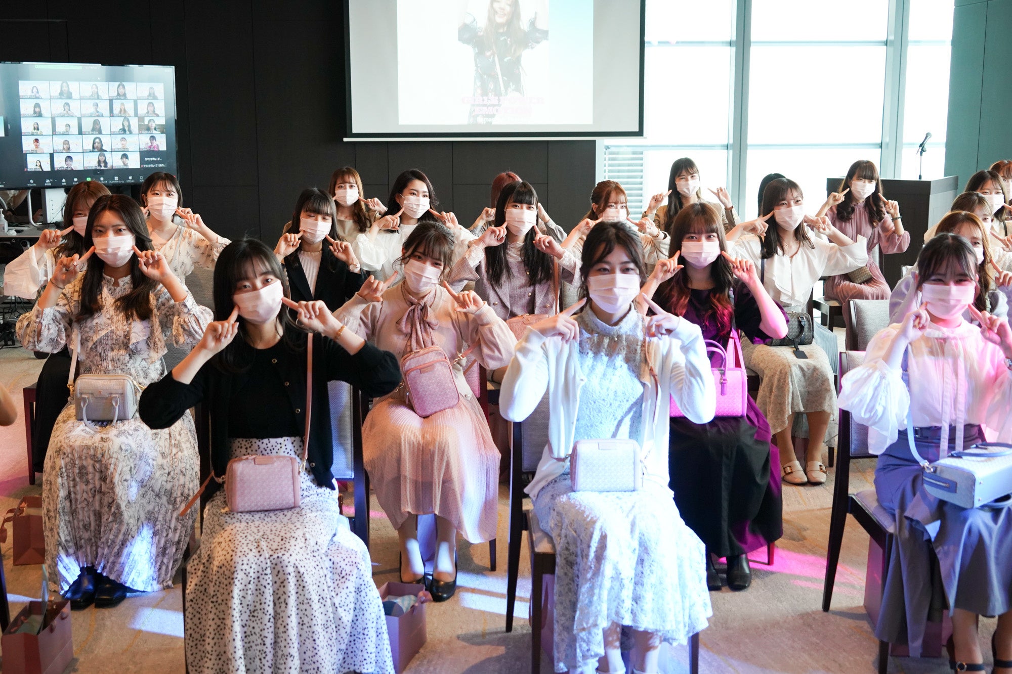 サマンサグループ3年ぶりオフライン開催の入社式に杉野遥亮さんがサプライズで登場し新入社員 を激励 株式会社サマンサタバサジャパンリミテッドのプレスリリース