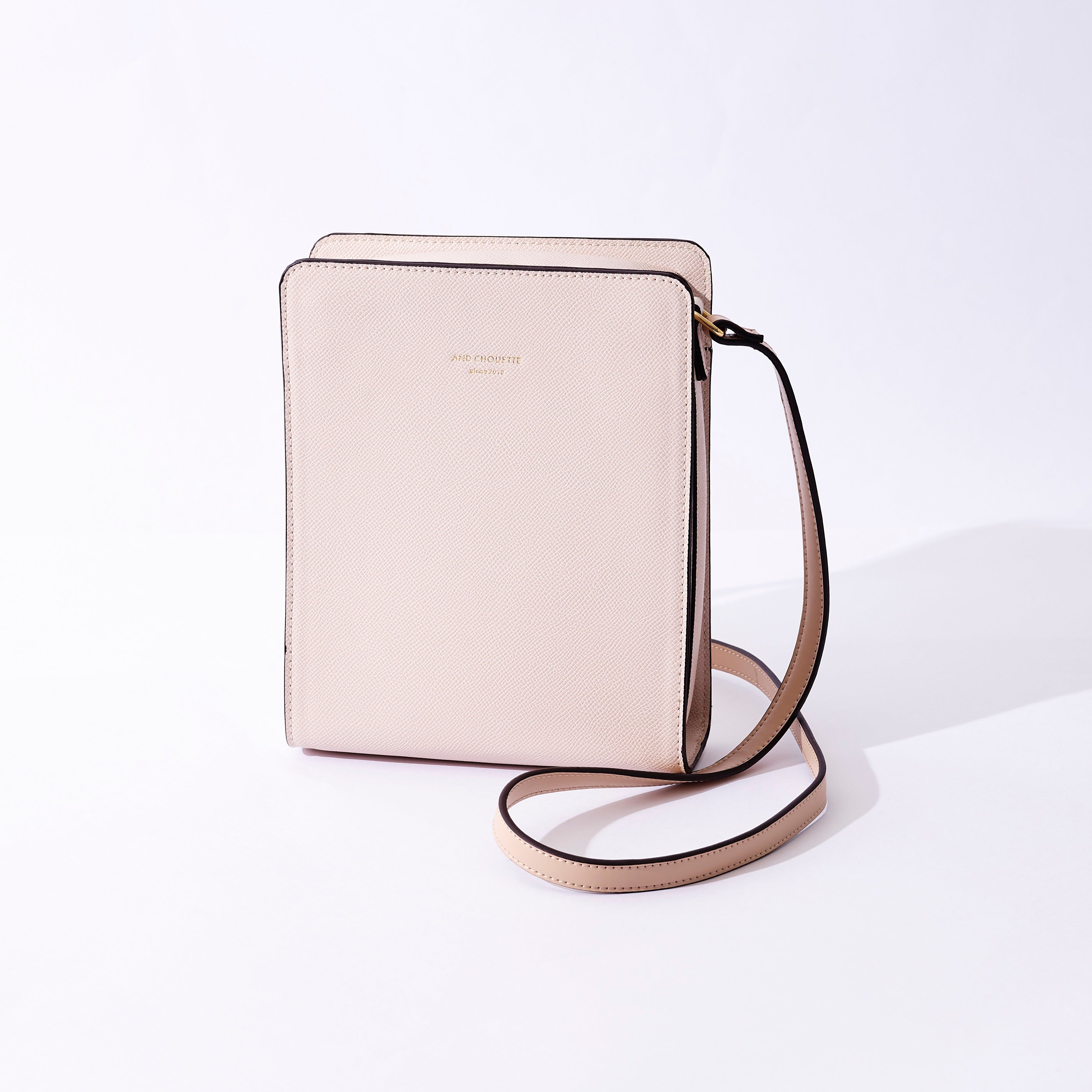 ショルダーバッグ　オフホワイト