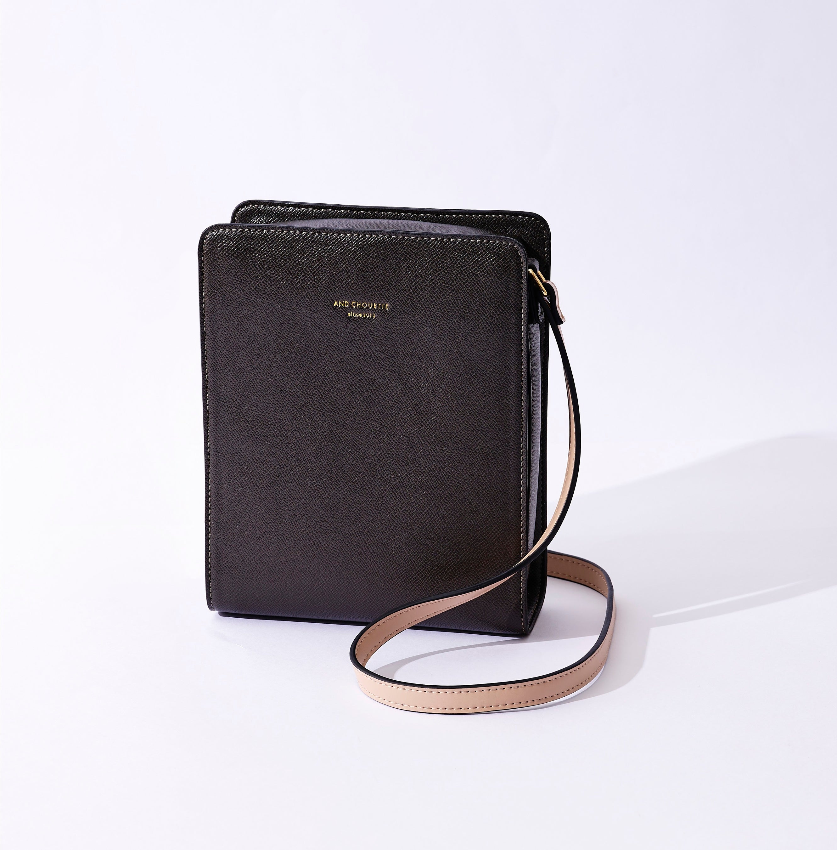 ショルダーバッグ　ブラック